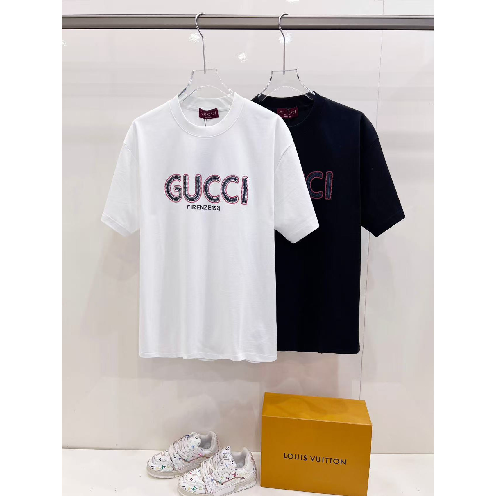 <p>GUCCI&nbsp;短袖圆领T恤(白)</p>