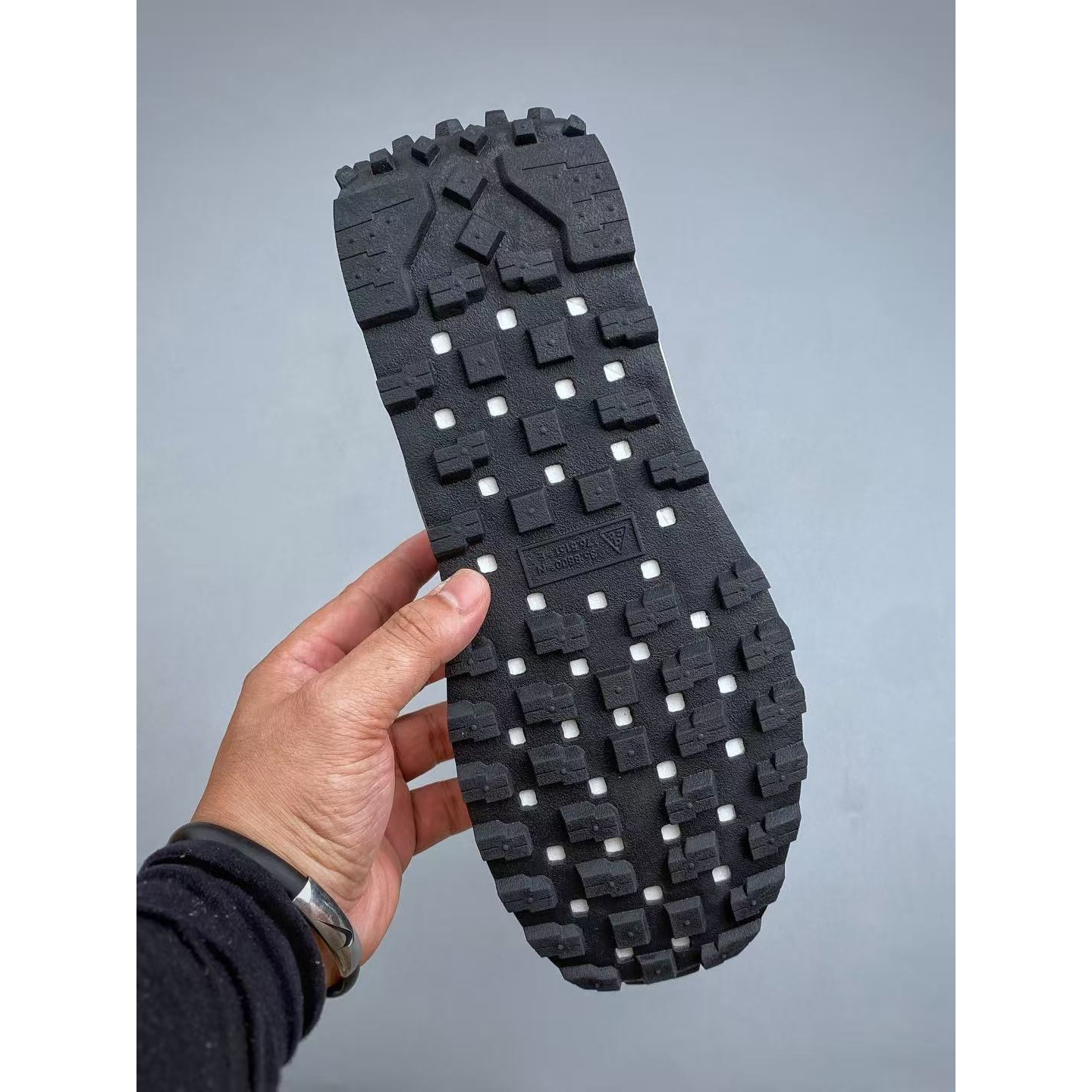 <p>Nike ACG LDV&nbsp; 越野跑鞋</p>