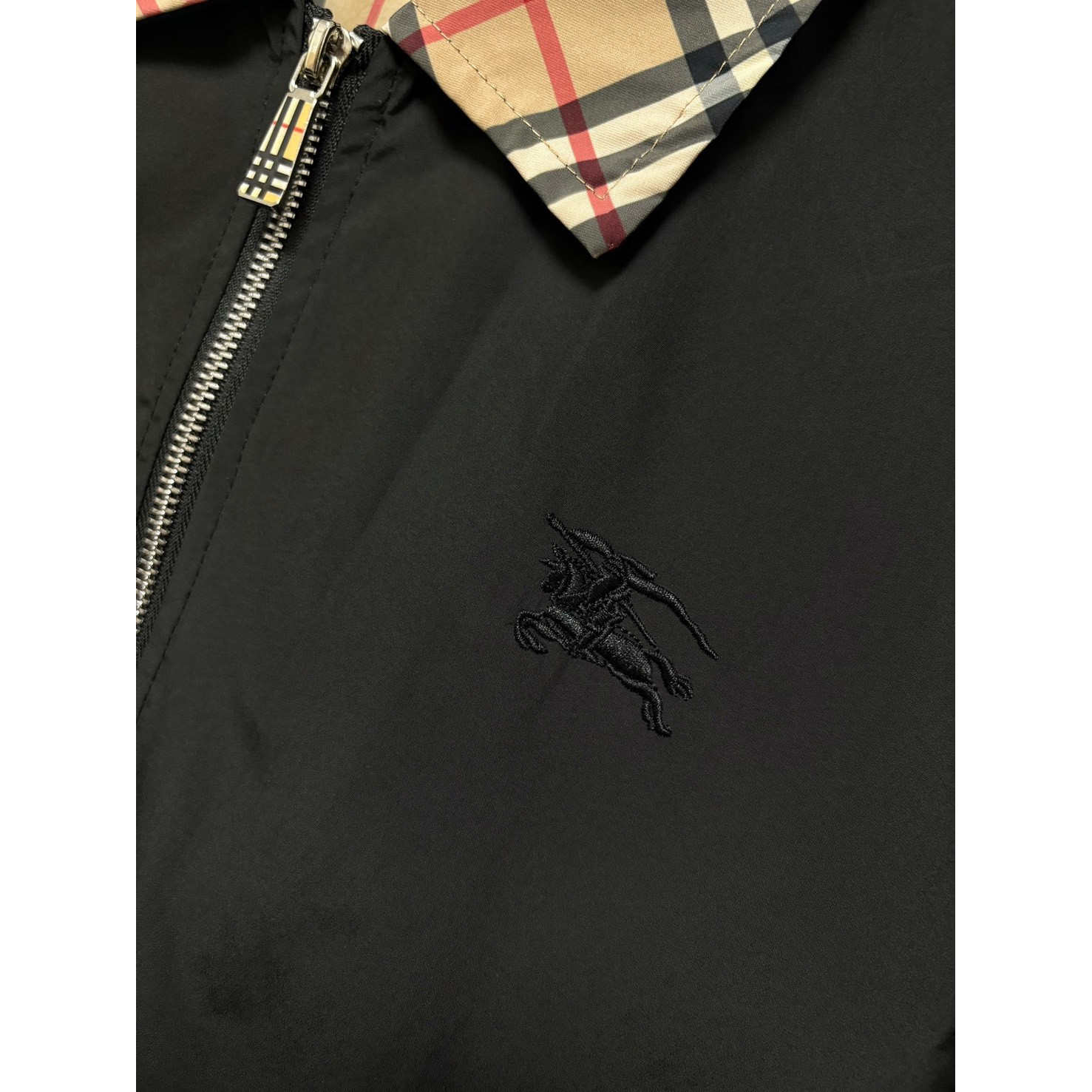 <p>Burberry 夹克外套</p>