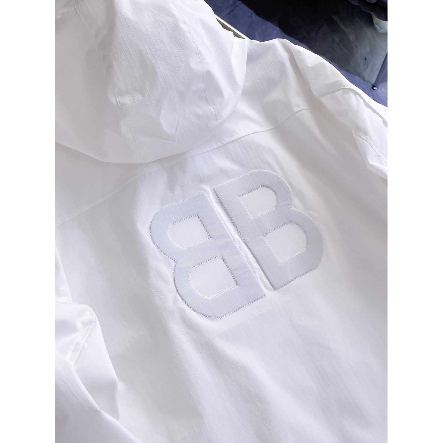 <p>Balenciaga 男士夹克外套(白)</p>
