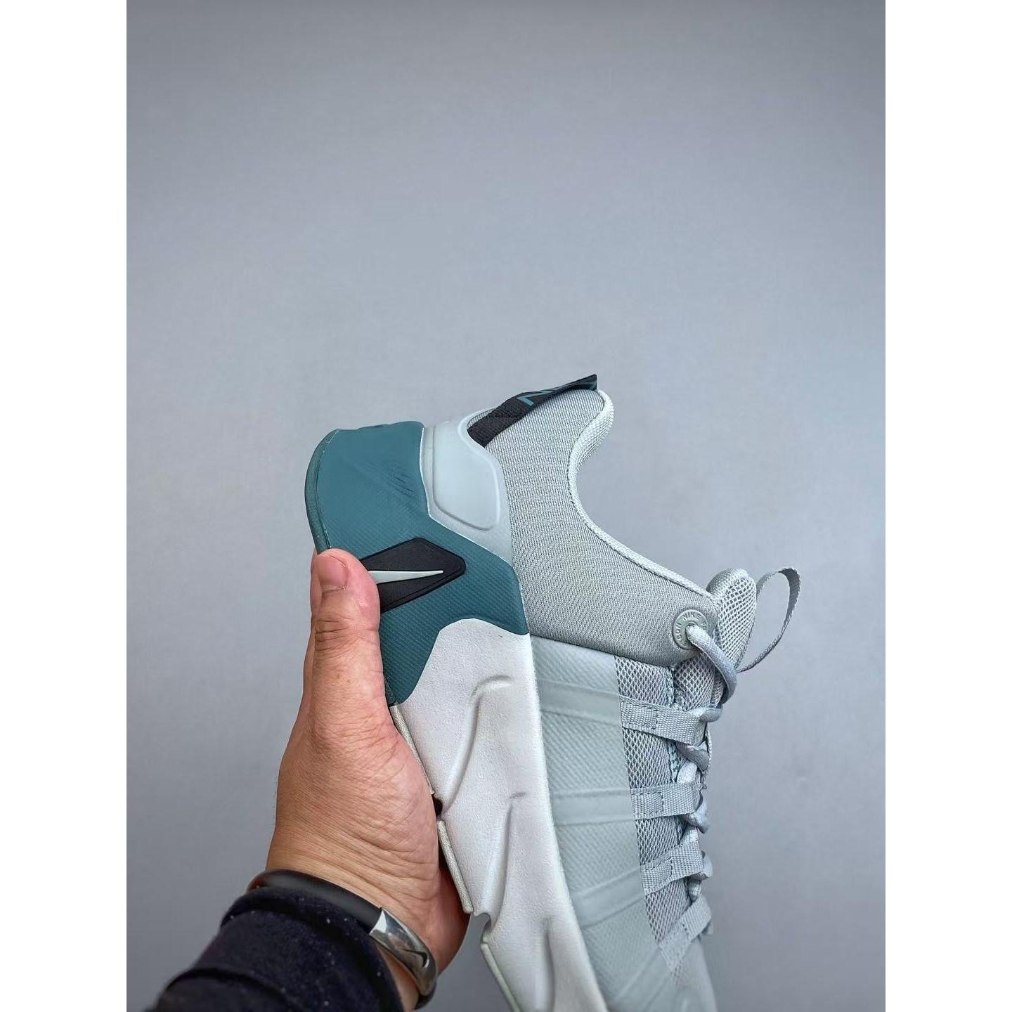 <p>Nike Free Metcon 7 训练鞋</p>