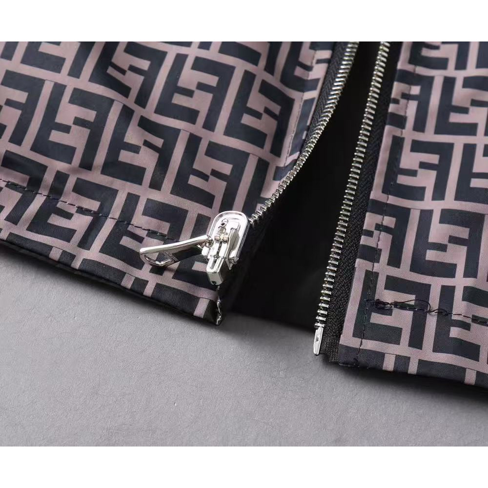 <p>FENDI 男士夹克外套(紫)</p>