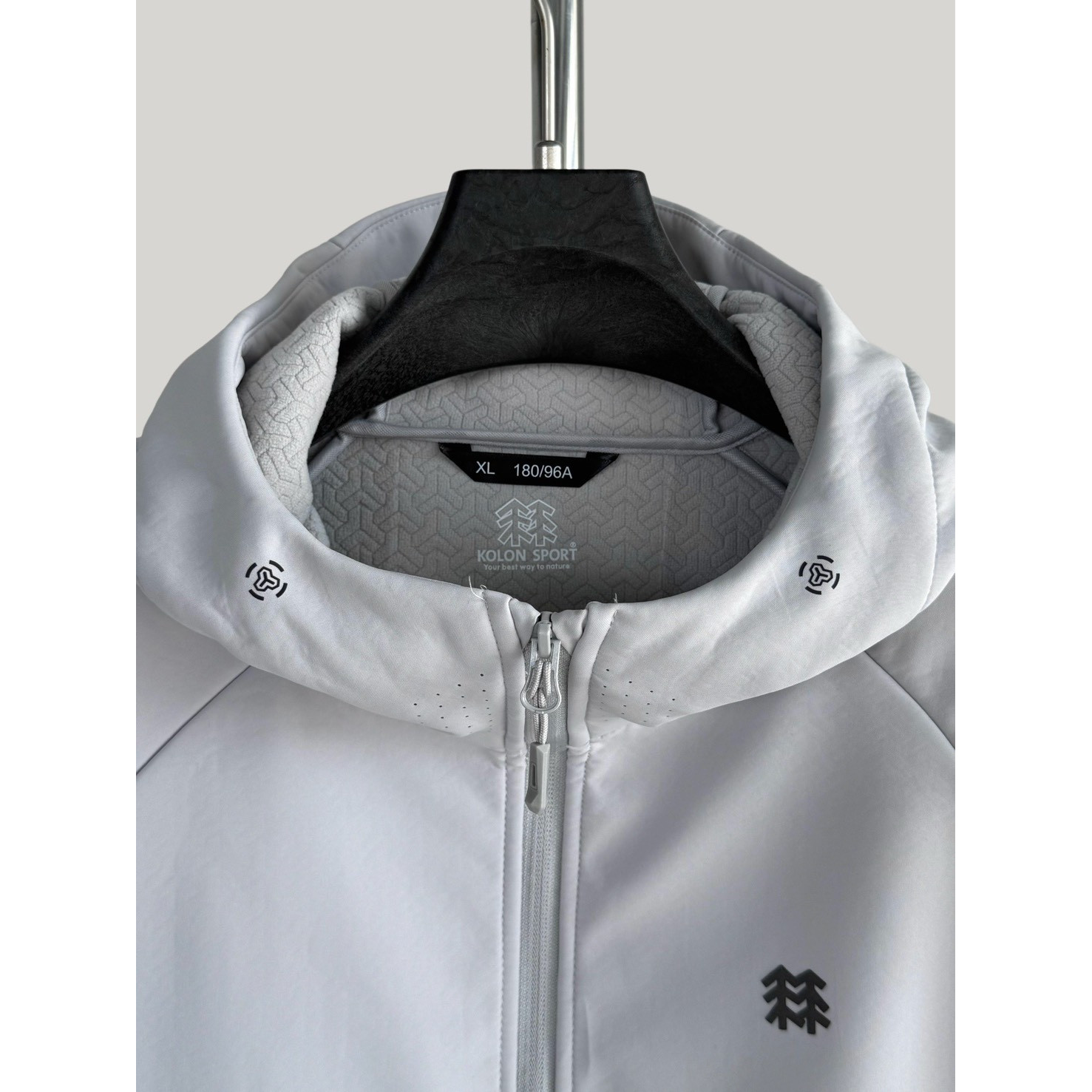 <p>KOLON SPORT 冲锋衣连帽款(浅灰)</p>