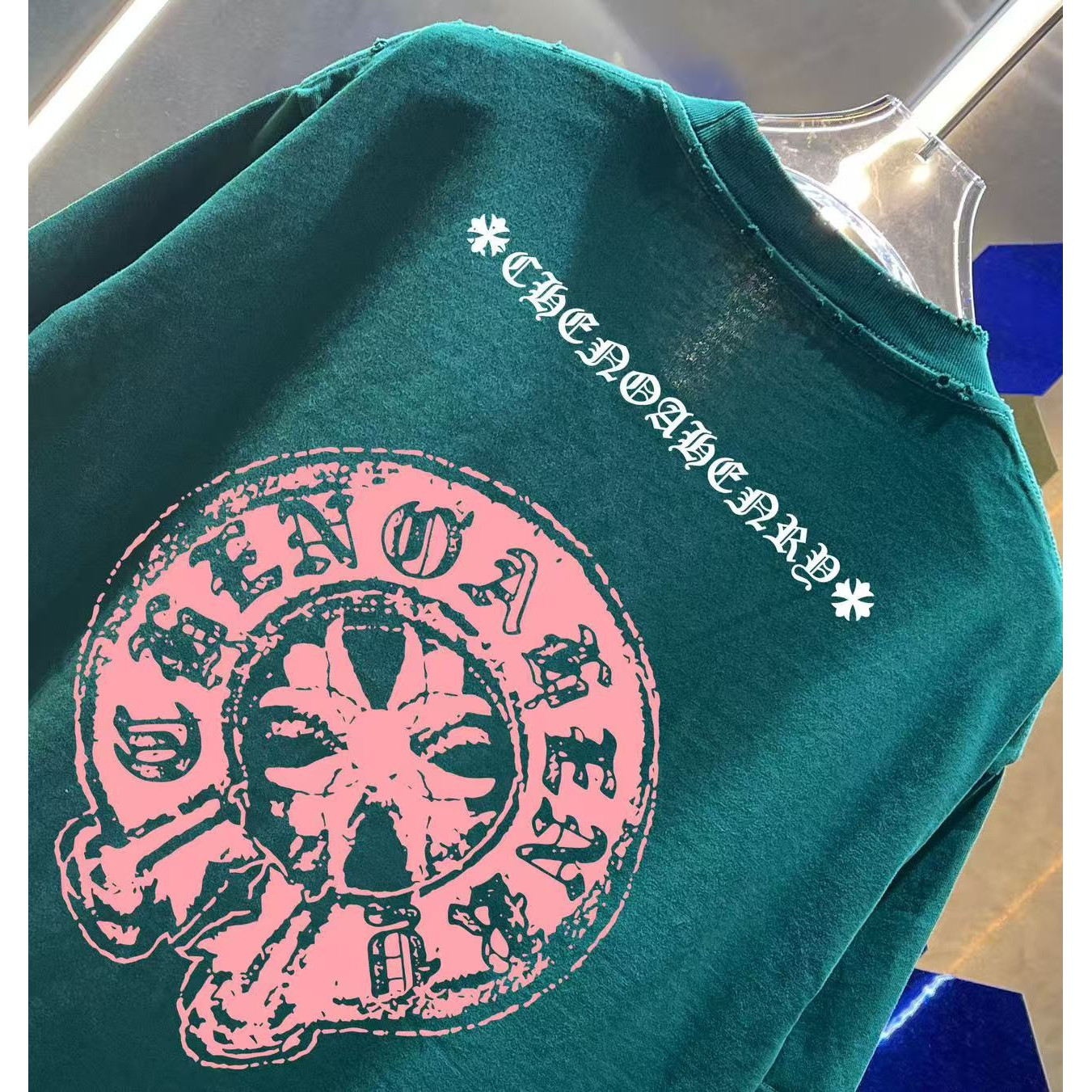 <p>CHROME HEARTS&nbsp;洗水磨破短袖T恤(洗水綠)</p>