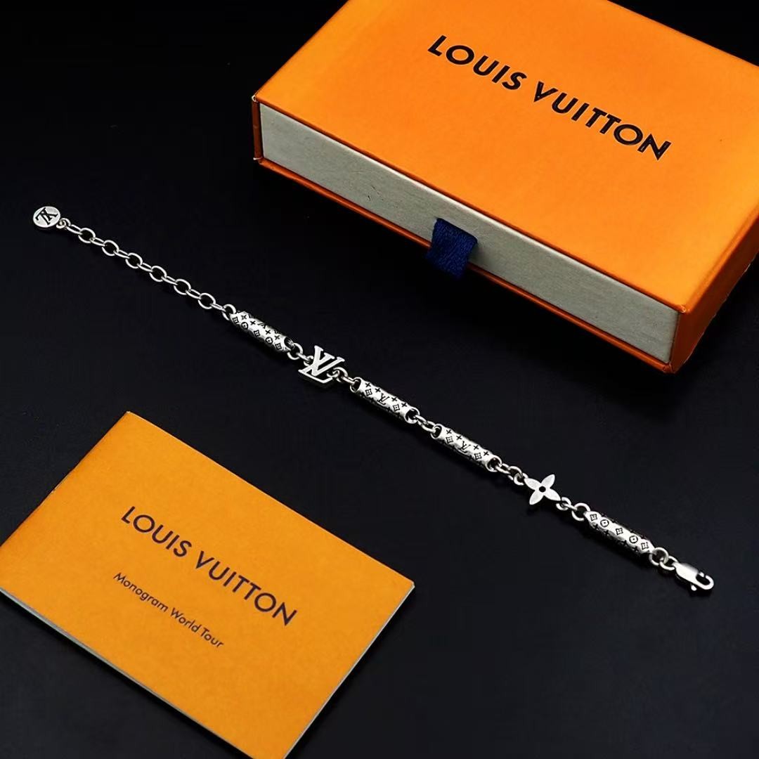 <p>LV Bambou 可调节手链</p>