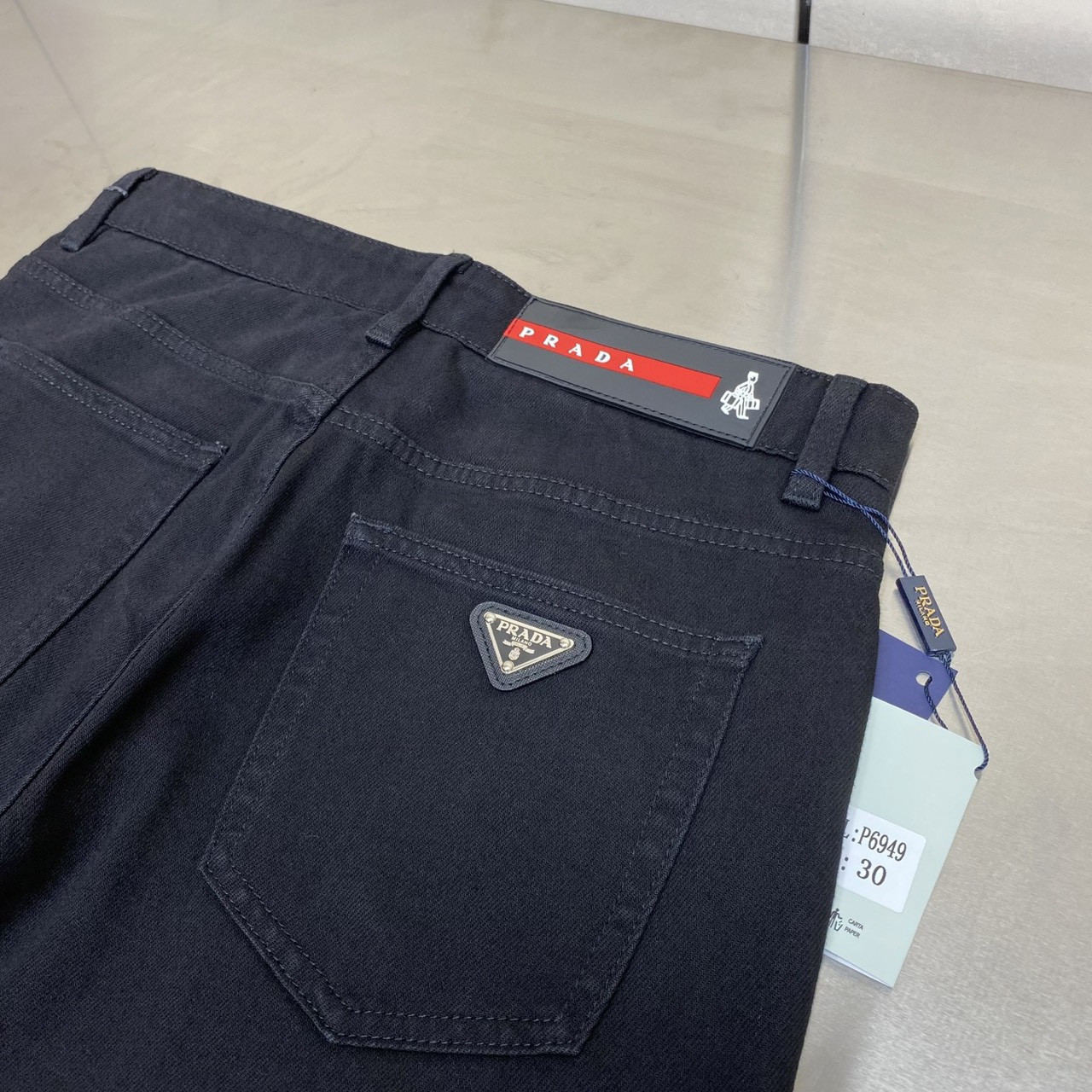 <p>PRADA 丹宁水洗牛仔裤(6949)</p>