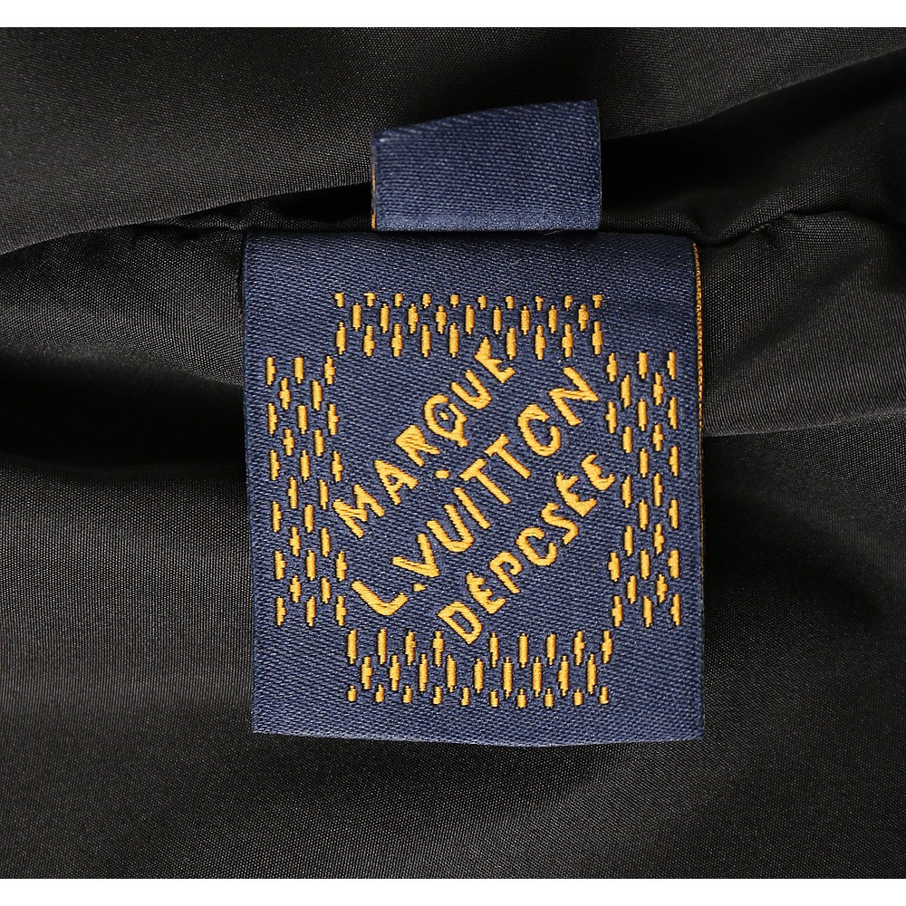 <p>LV 新款男士夹克外套</p>