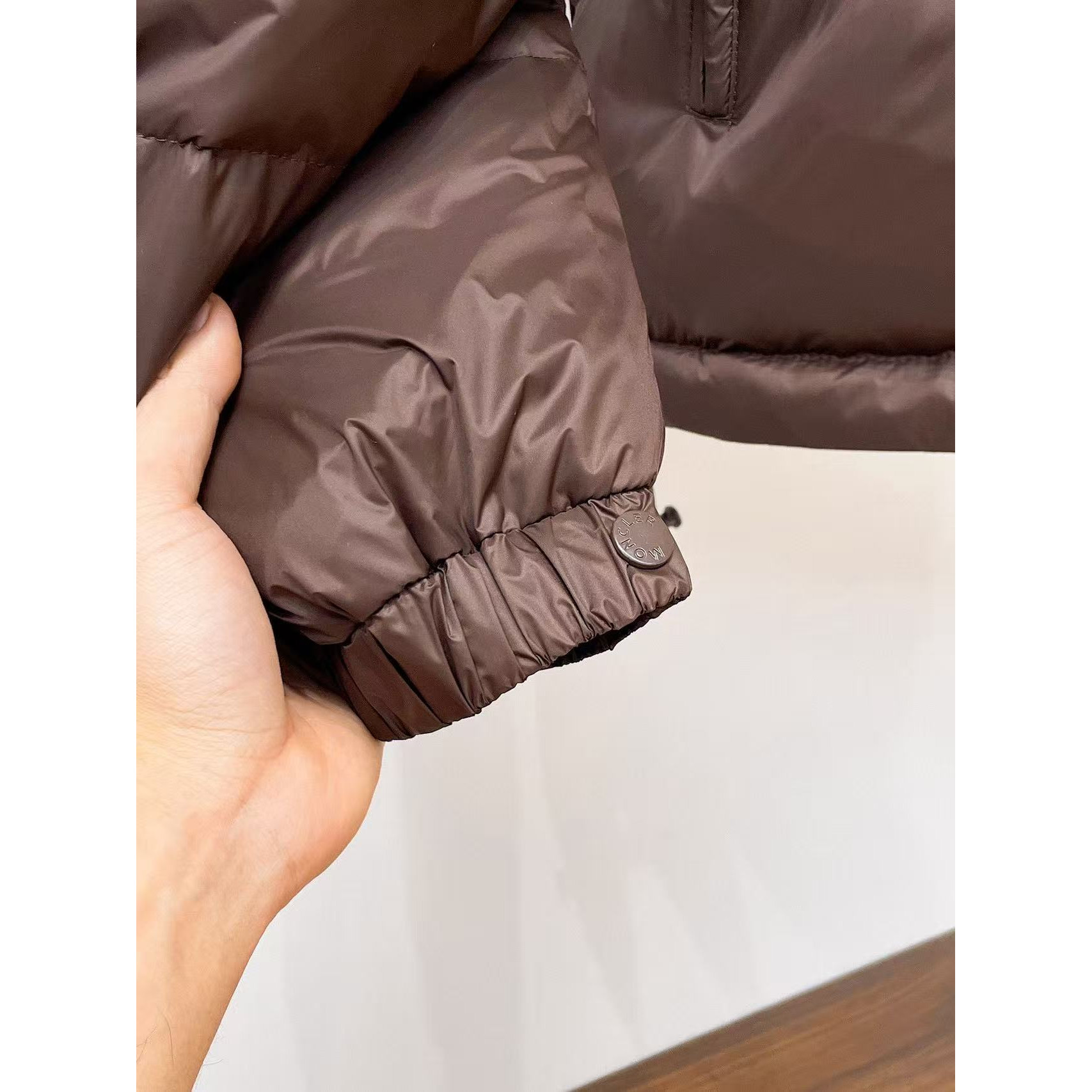 <p>MONCLER 秋冬新款羽绒服(棕色)</p>