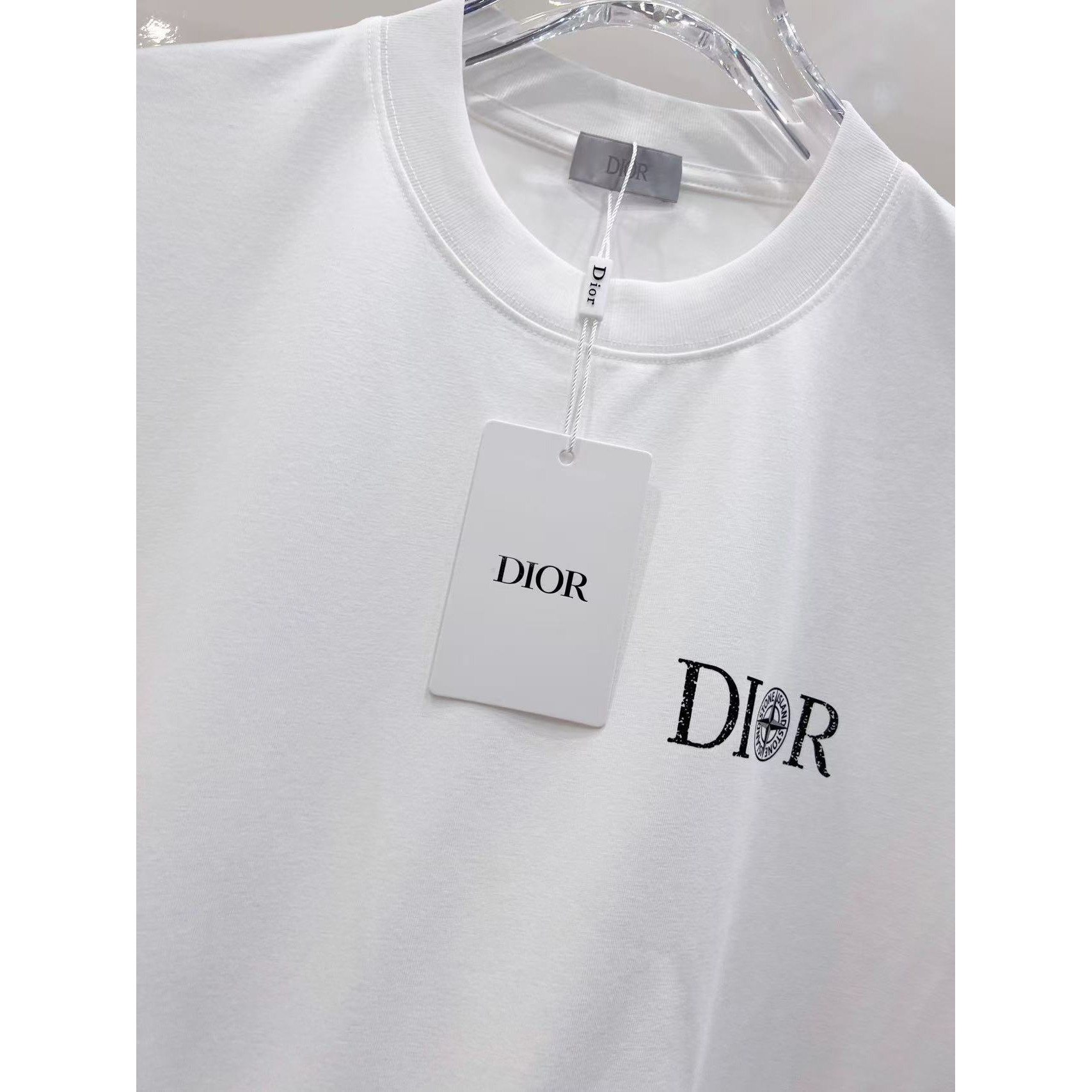 <p>DIOR 迪奥+石头岛联名 logo短袖T恤(白)&nbsp;</p>