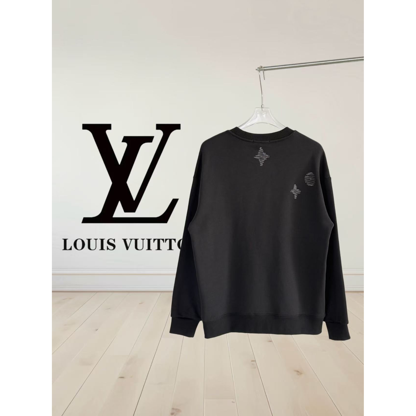 <p>LV 刺绣圆领卫衣(黑)</p>