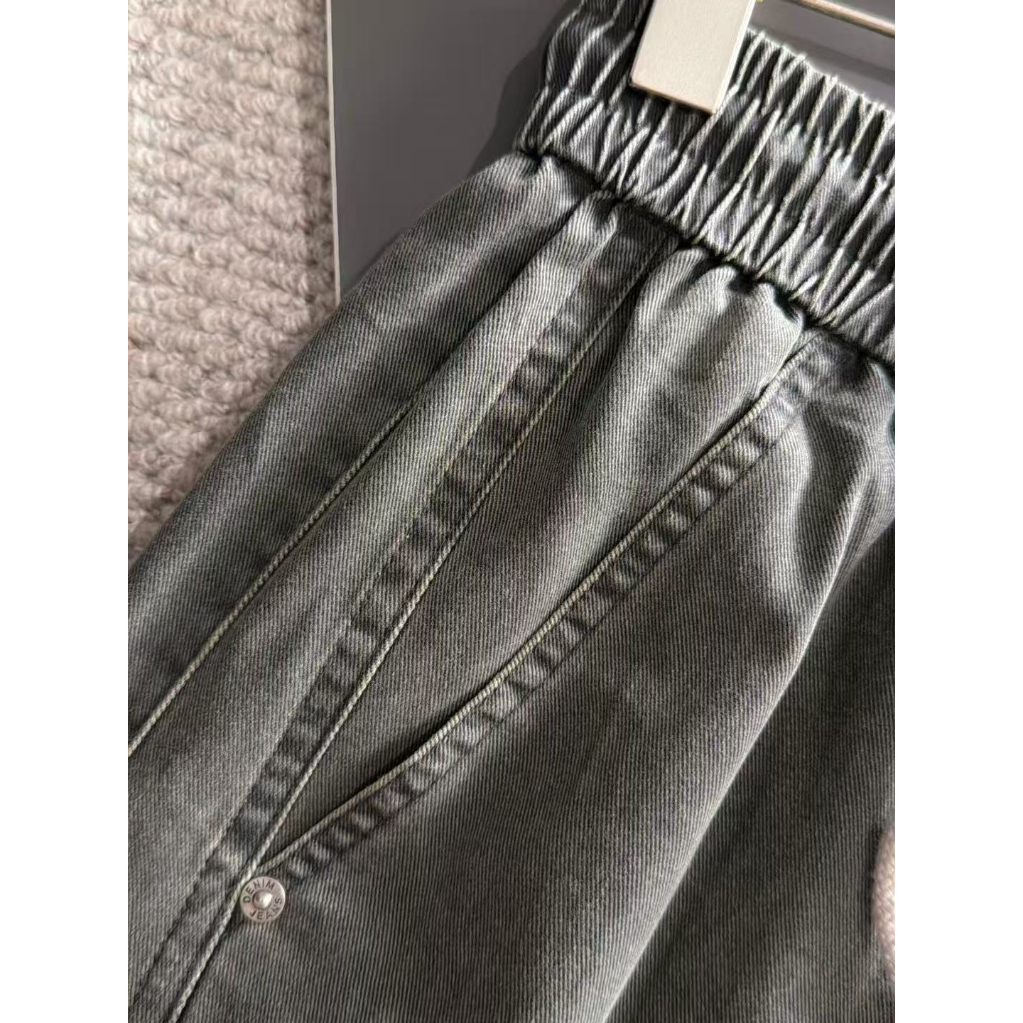 <p>MONCLER 秋冬新款松紧带休闲裤(灰)</p>