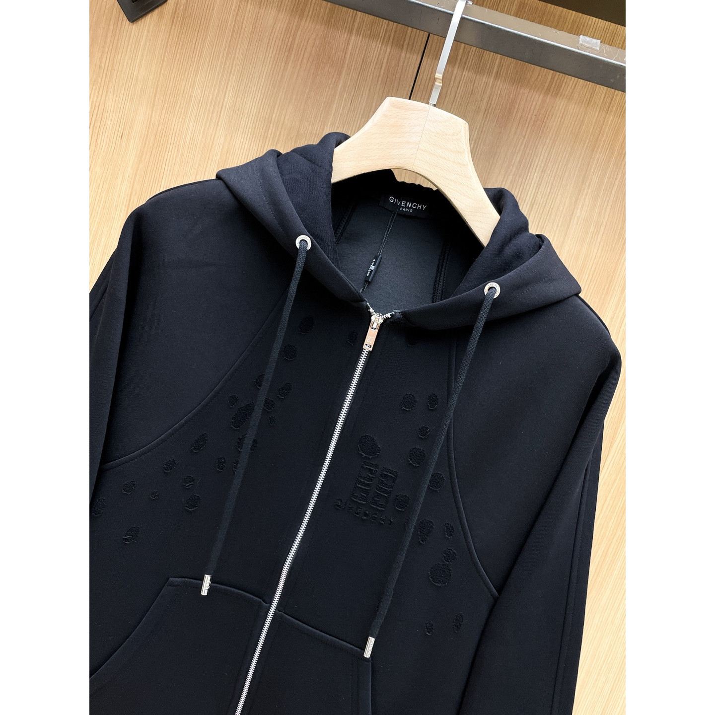 <p>GIVENCHY 套裝(黑)</p>