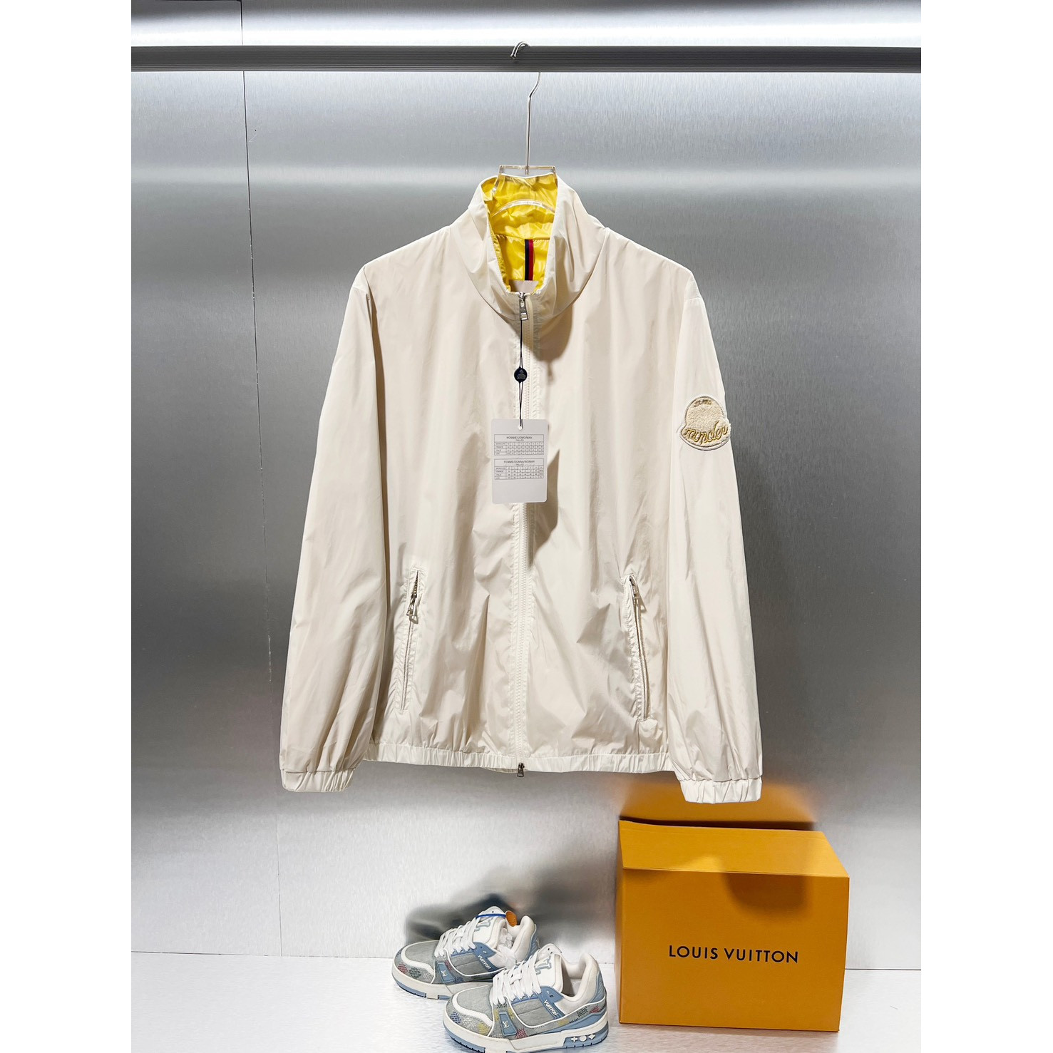 <p>MONCLER&nbsp;夹克外套(杏)</p>