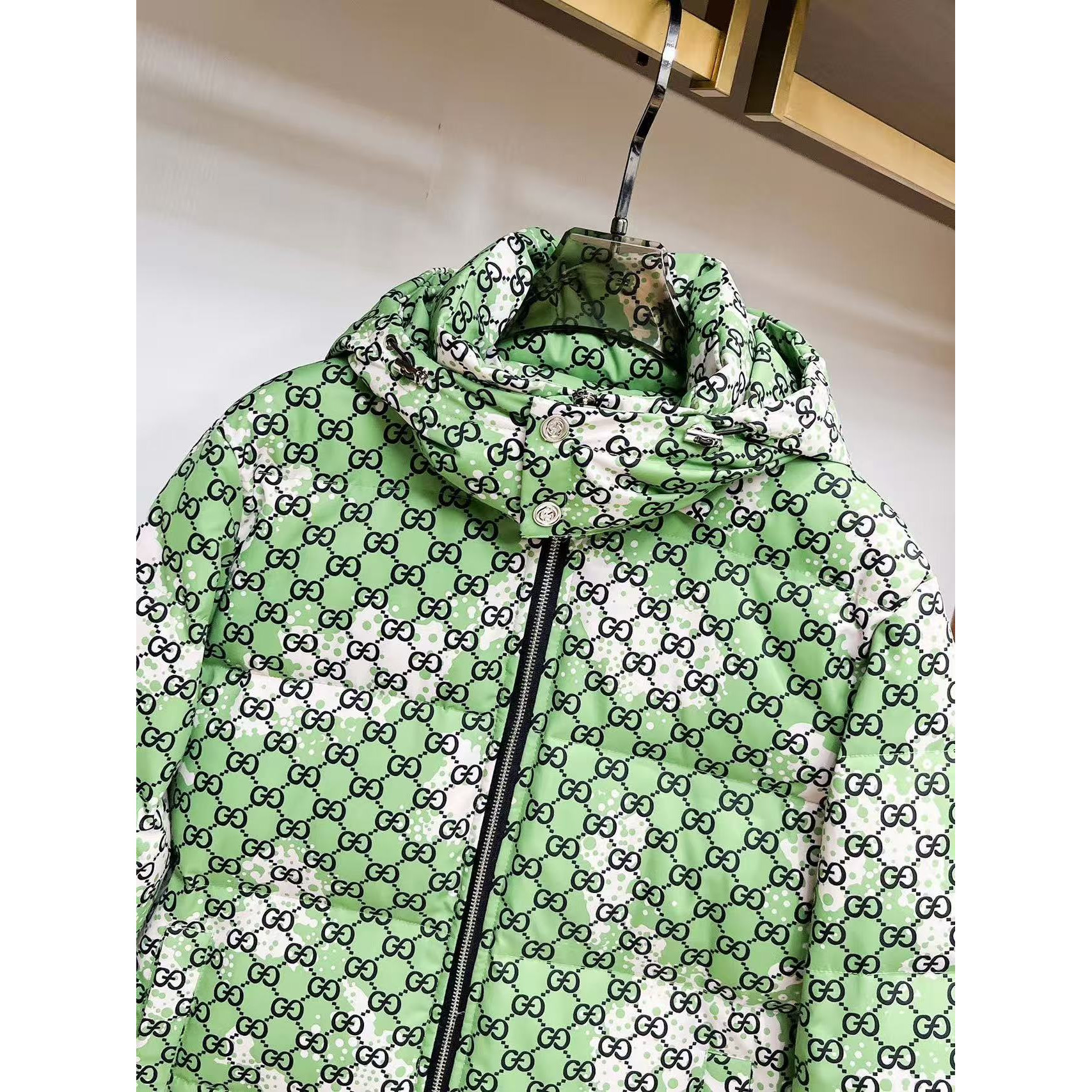<p>GUCCI 秋冬新款羽绒服(綠)</p>