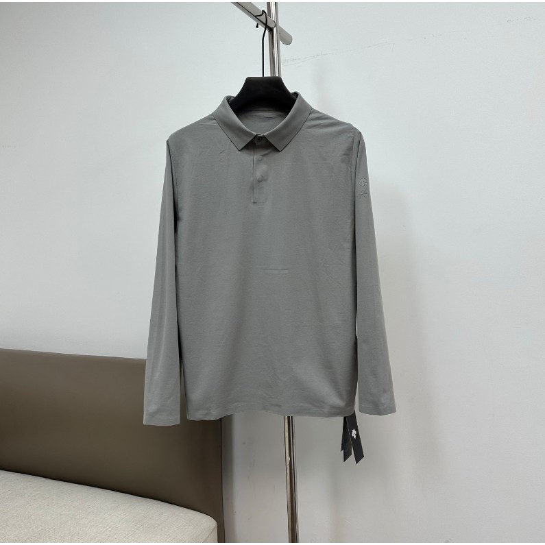<p>DESCENTE 男士長袖POLO衫(灰)</p>