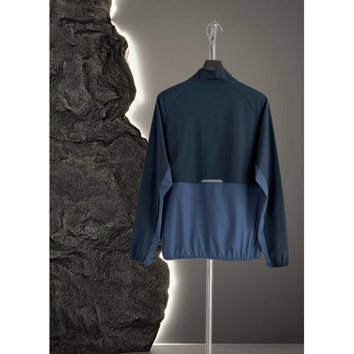 <p>On Weather Jacket Insulated 輕量外套</p>