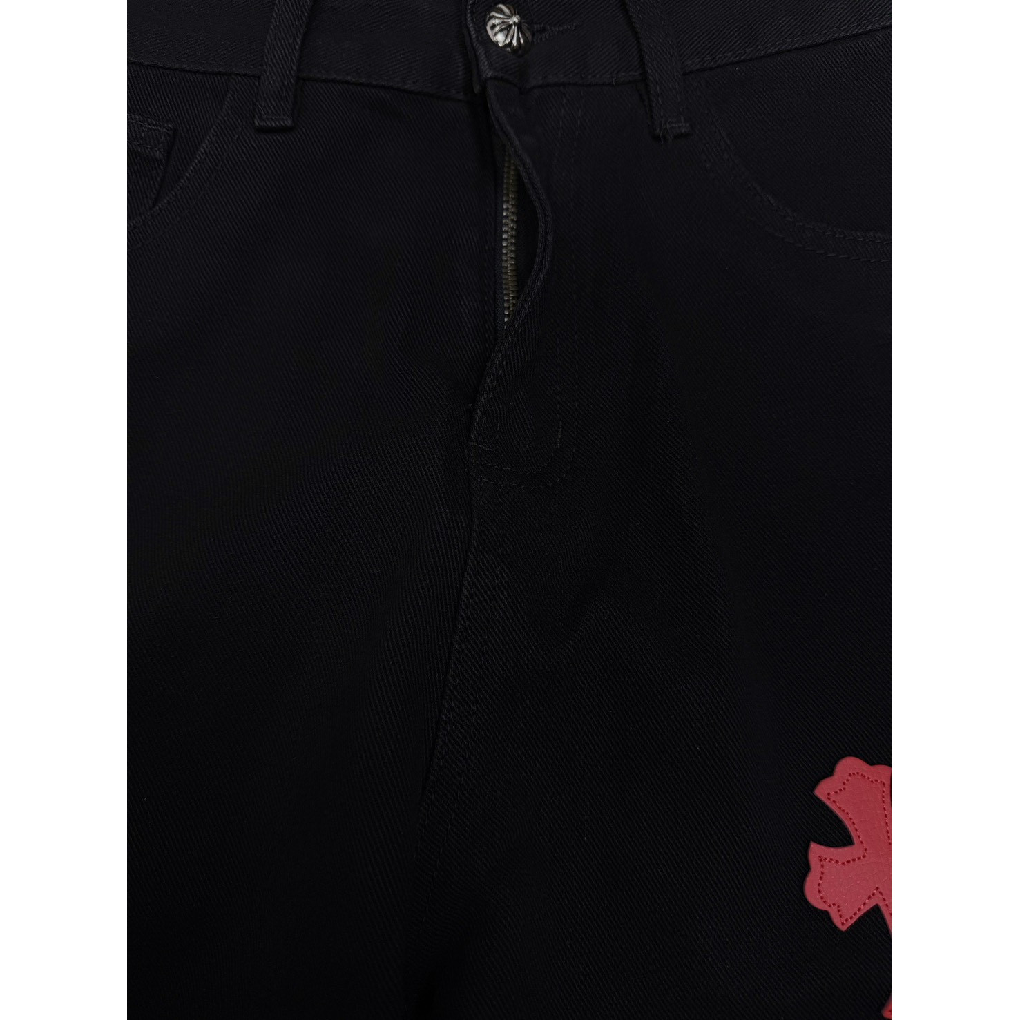 <p>CHROME HEARTS 红绿十字架拼皮情侣款水洗宽松牛仔裤((黑)</p>