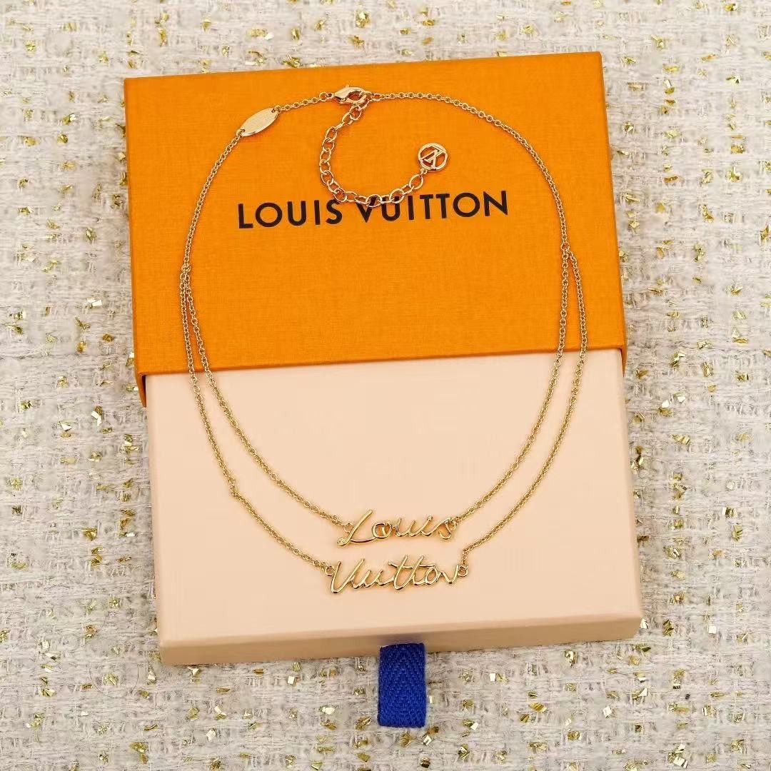 <p>LV&nbsp;字母双层项链</p>