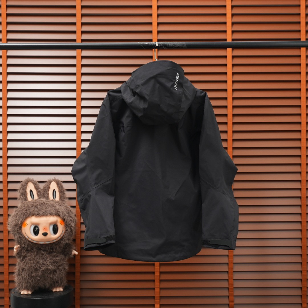 <p>ARC'TERYX &nbsp;BETA SV JACKET 增强防水防风连帽硬壳外套(黑)&nbsp;</p>