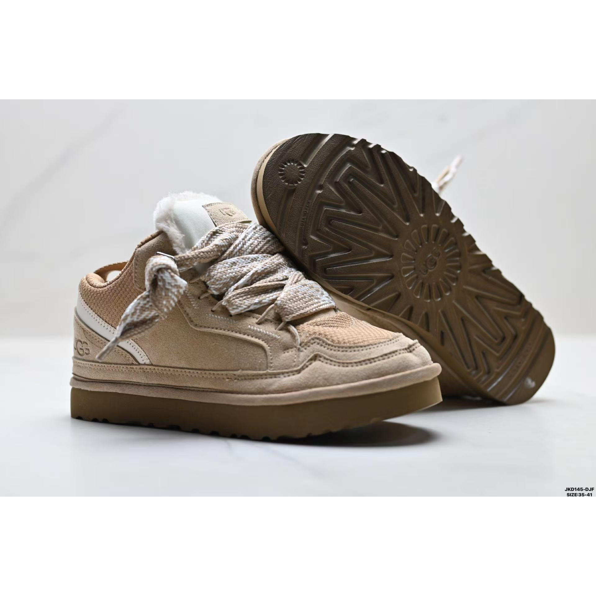 <p>UGG LOWMEL 雪地靴</p>