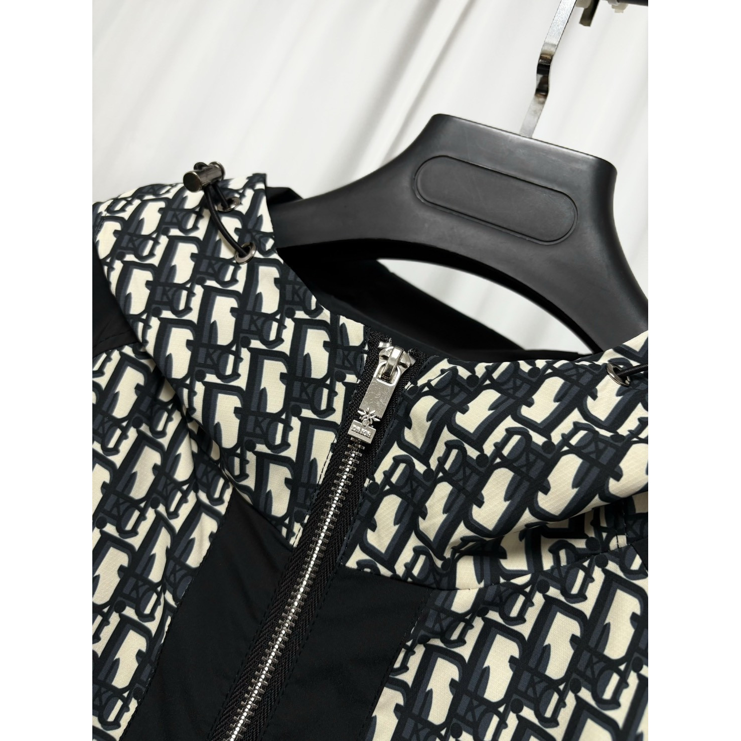 <p>Dior 夹克外套</p>