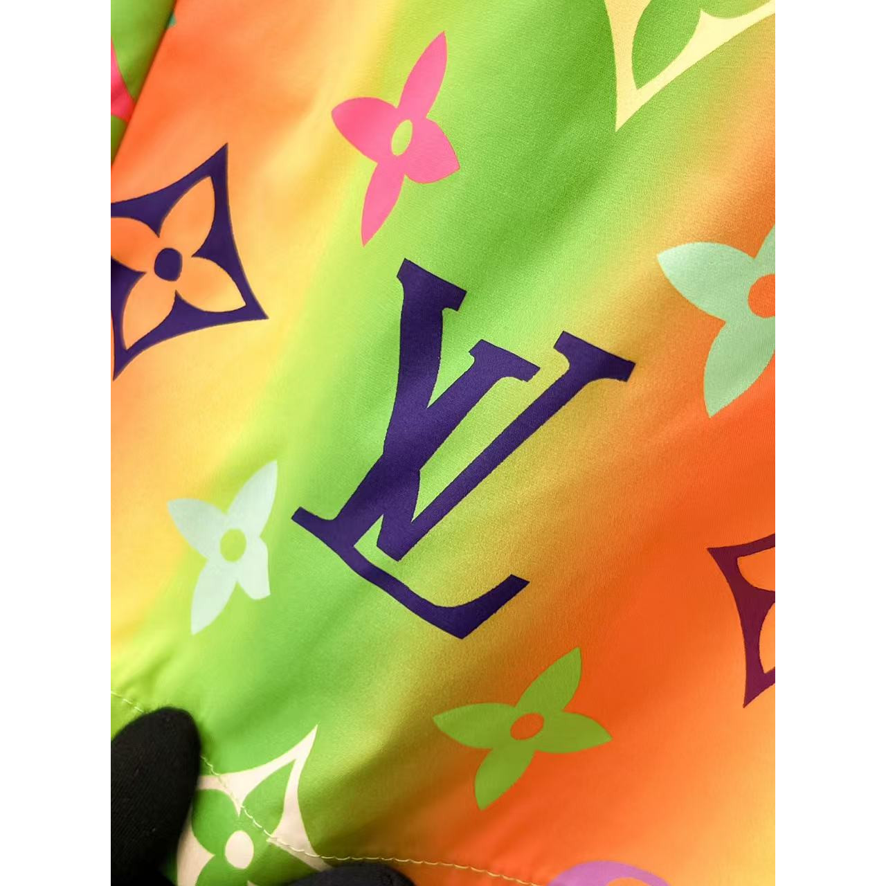 <p>LV&nbsp;专柜新款休闲短裤(橘)</p>