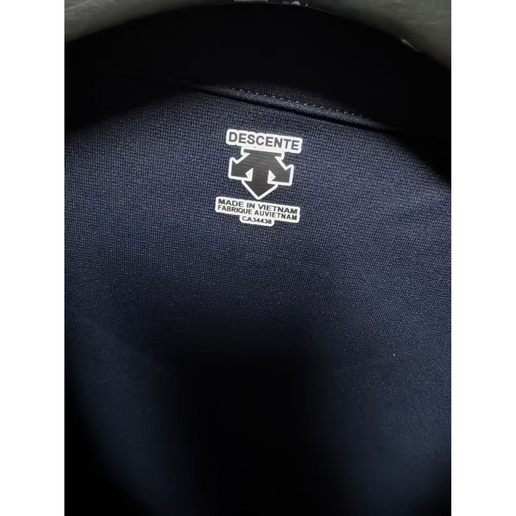 <p>Descente 翻领长袖打底(藏青)</p>