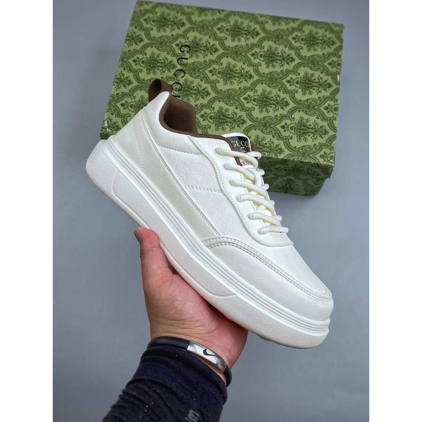 <p>Gucci Screener 休闲潮鞋(白)</p>