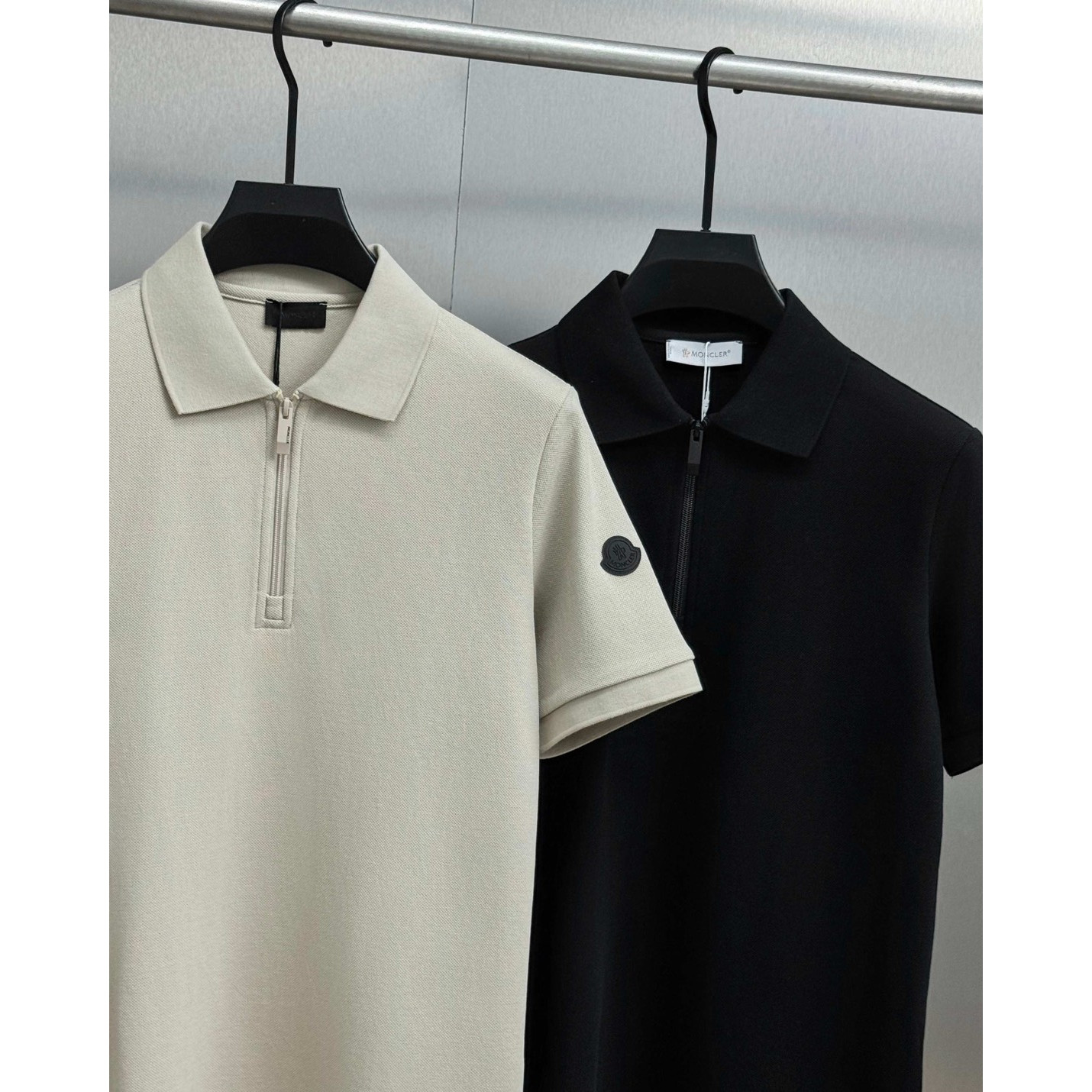 <p>MONCLER&nbsp;短袖翻领polo衫(黑)</p>