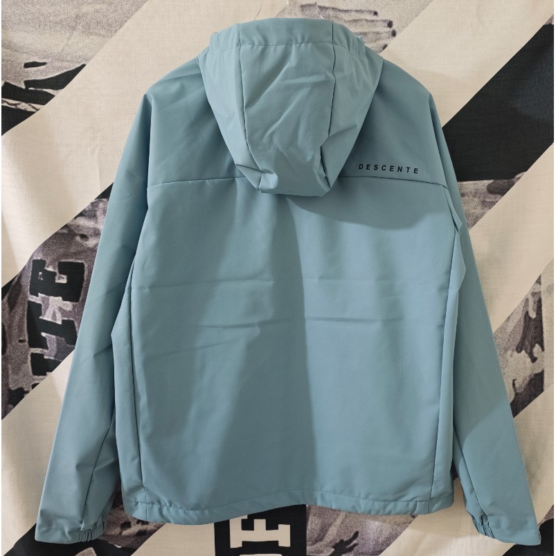 <p>DESCENTE 連帽拉鍊外套(藍)</p>