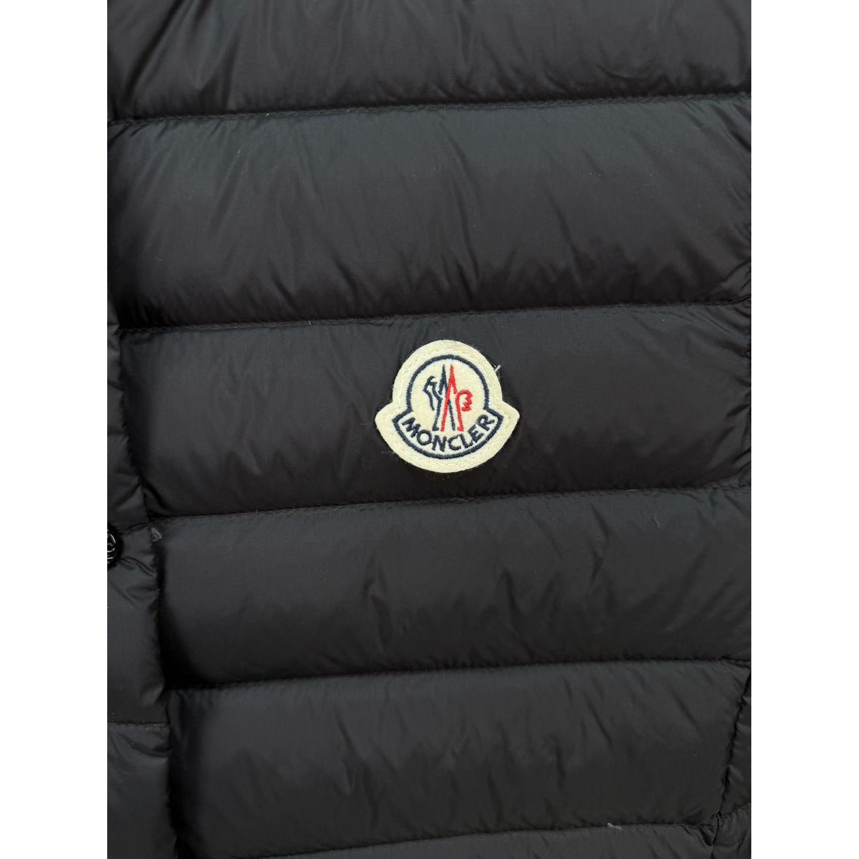<p>Moncler Liane女士立领羽绒服(黑)</p>