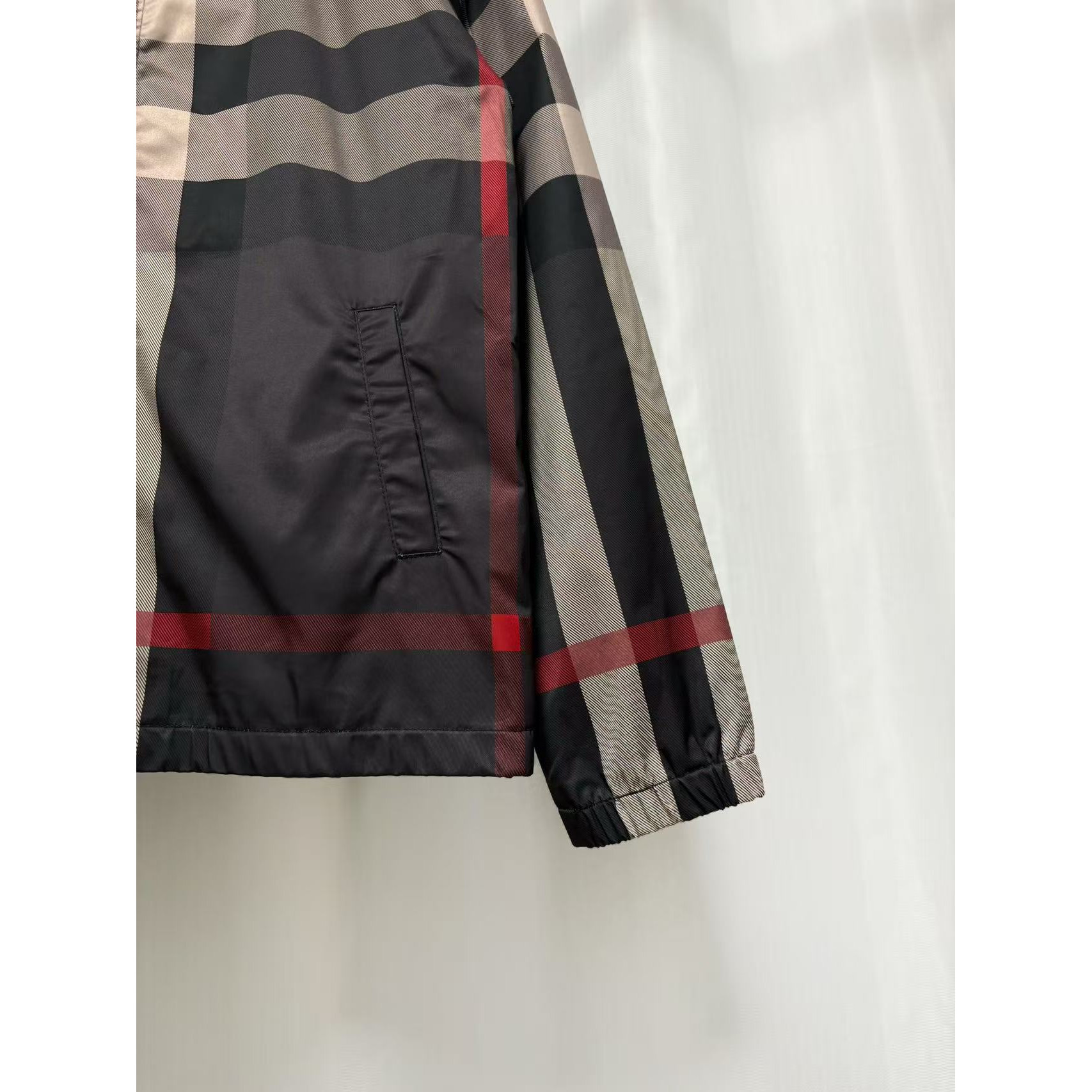<p>Burberry 夹克外套(黑)</p>
