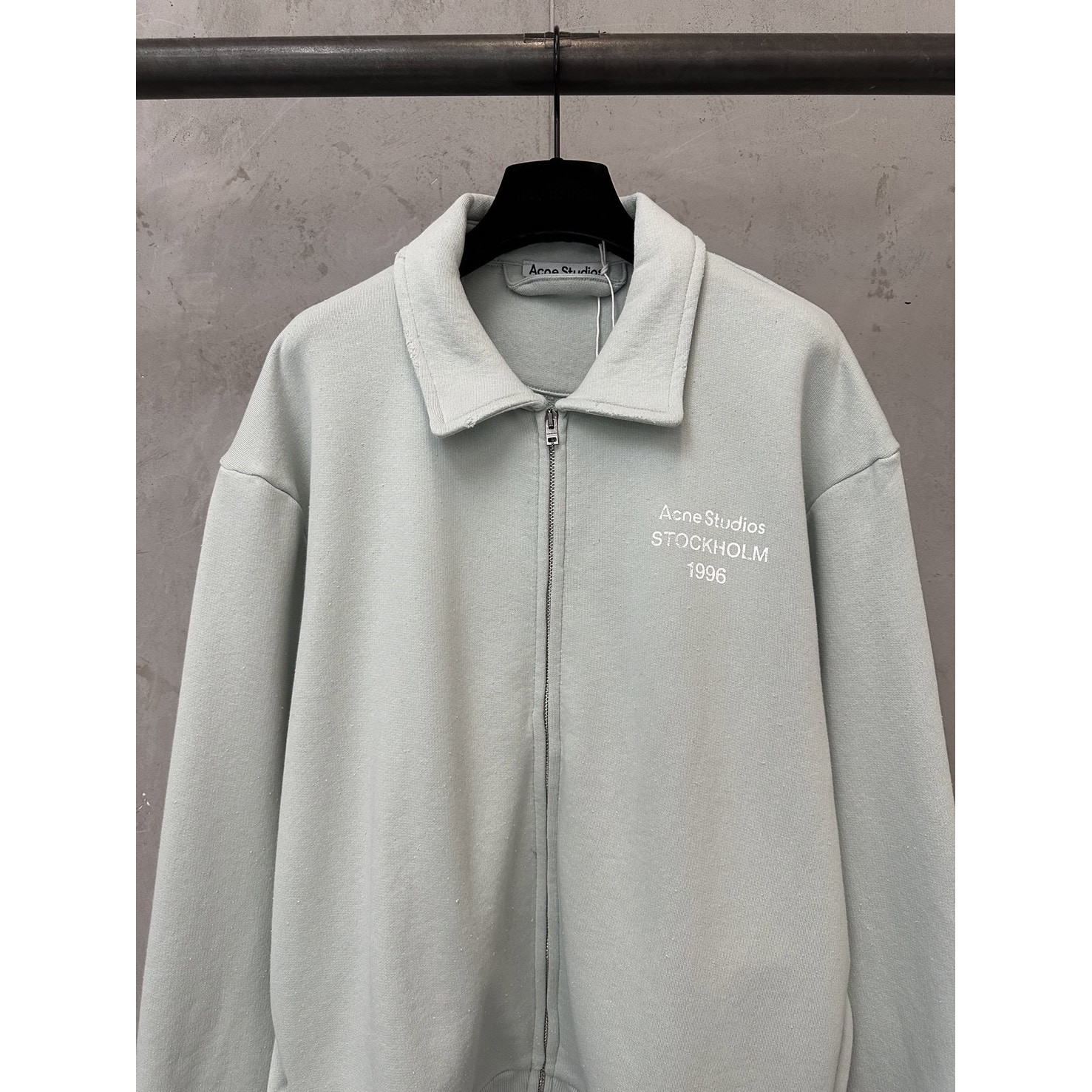 <p>Acne Studios&nbsp;拉链外套(淡绿色)</p>