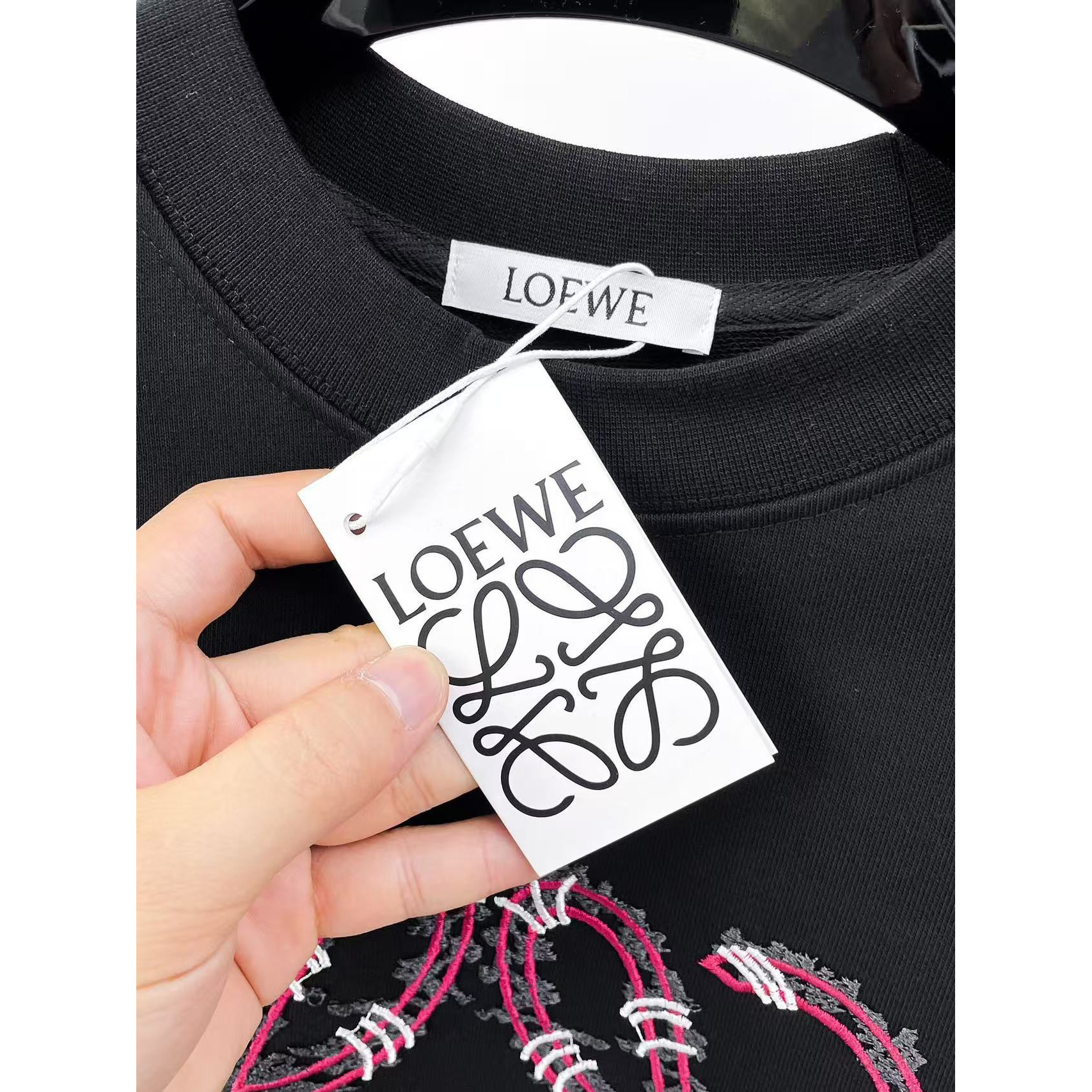 <p>LOEWE&nbsp;圓領長袖T恤(黑)</p>