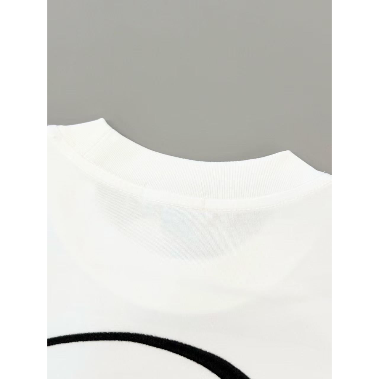 <p>DIOR&nbsp;logo短袖T恤(白)</p>