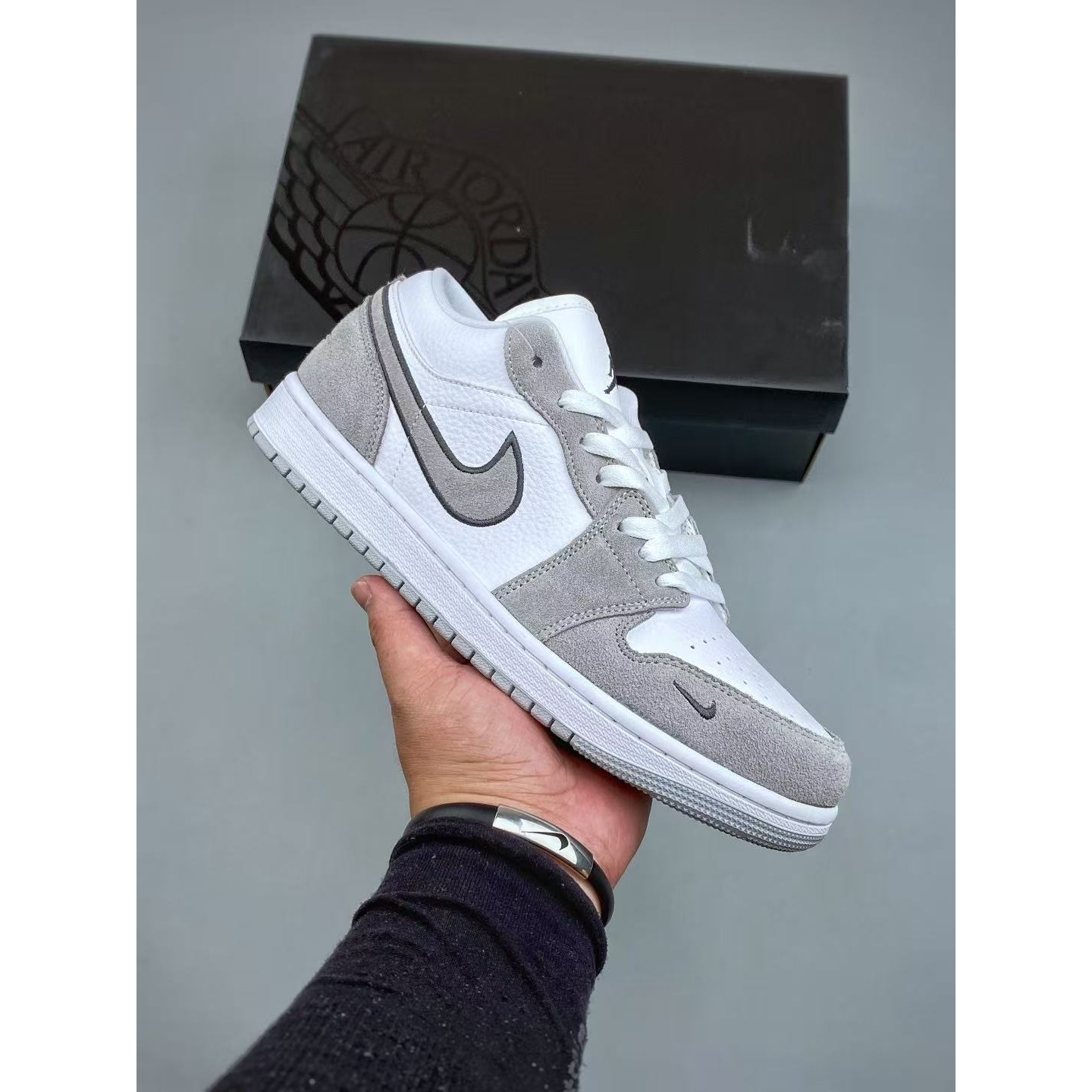 <p>Nike AIR JORDAN 1LOW G &nbsp;AJ1 文化休闲板鞋(灰)&nbsp;</p>