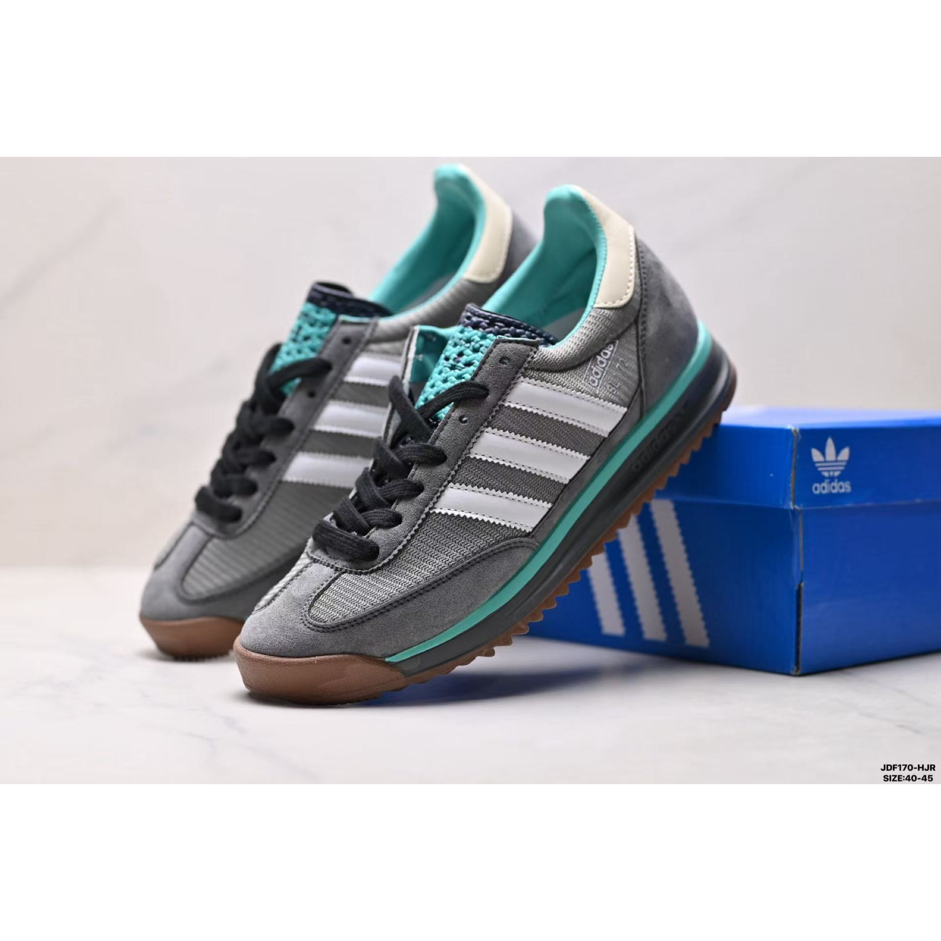 <p>全色 Adidas 复古休闲运动鞋</p>