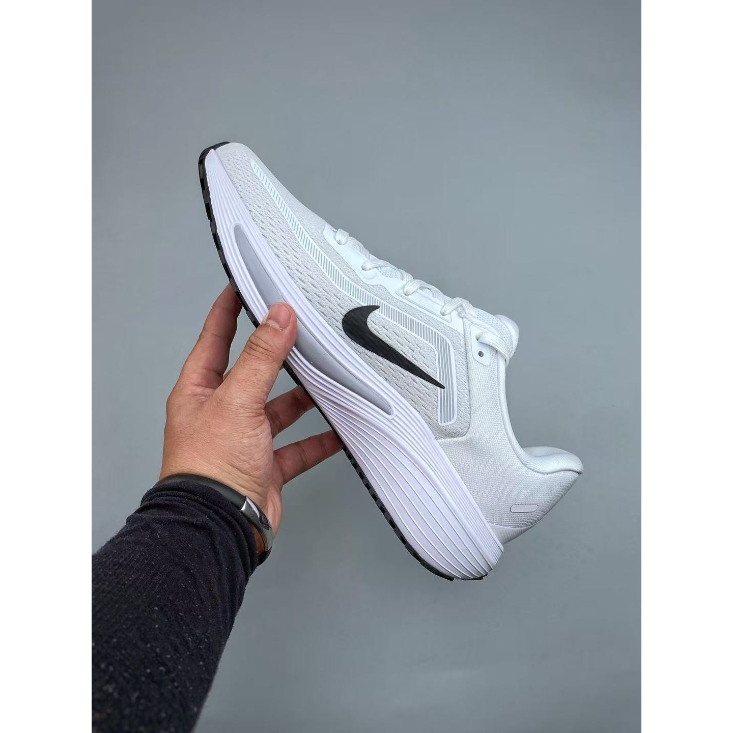 <p>Nike Quest 7 休闲慢跑鞋(白)</p>