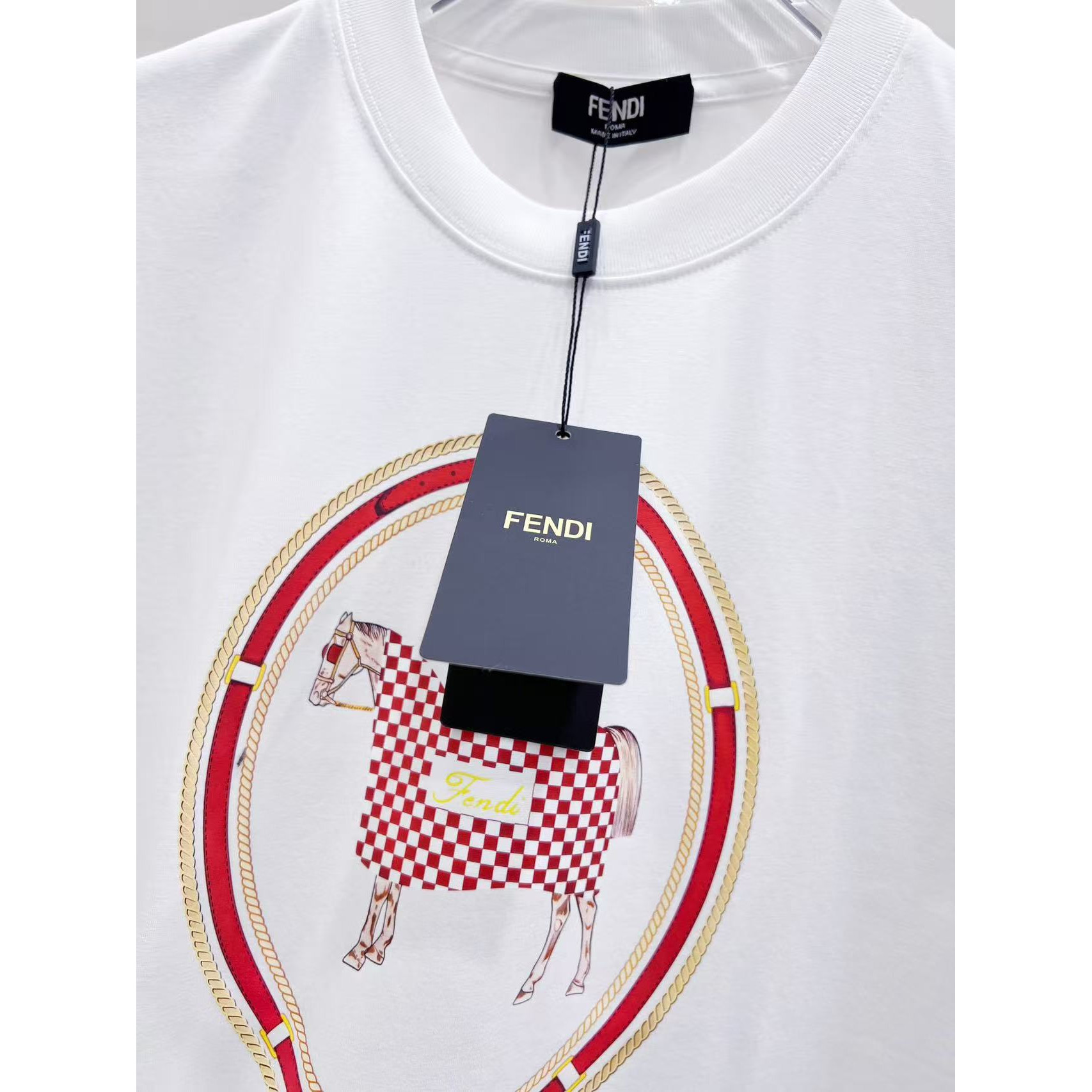 <p>Fendi 印花Logo短袖(白)</p>