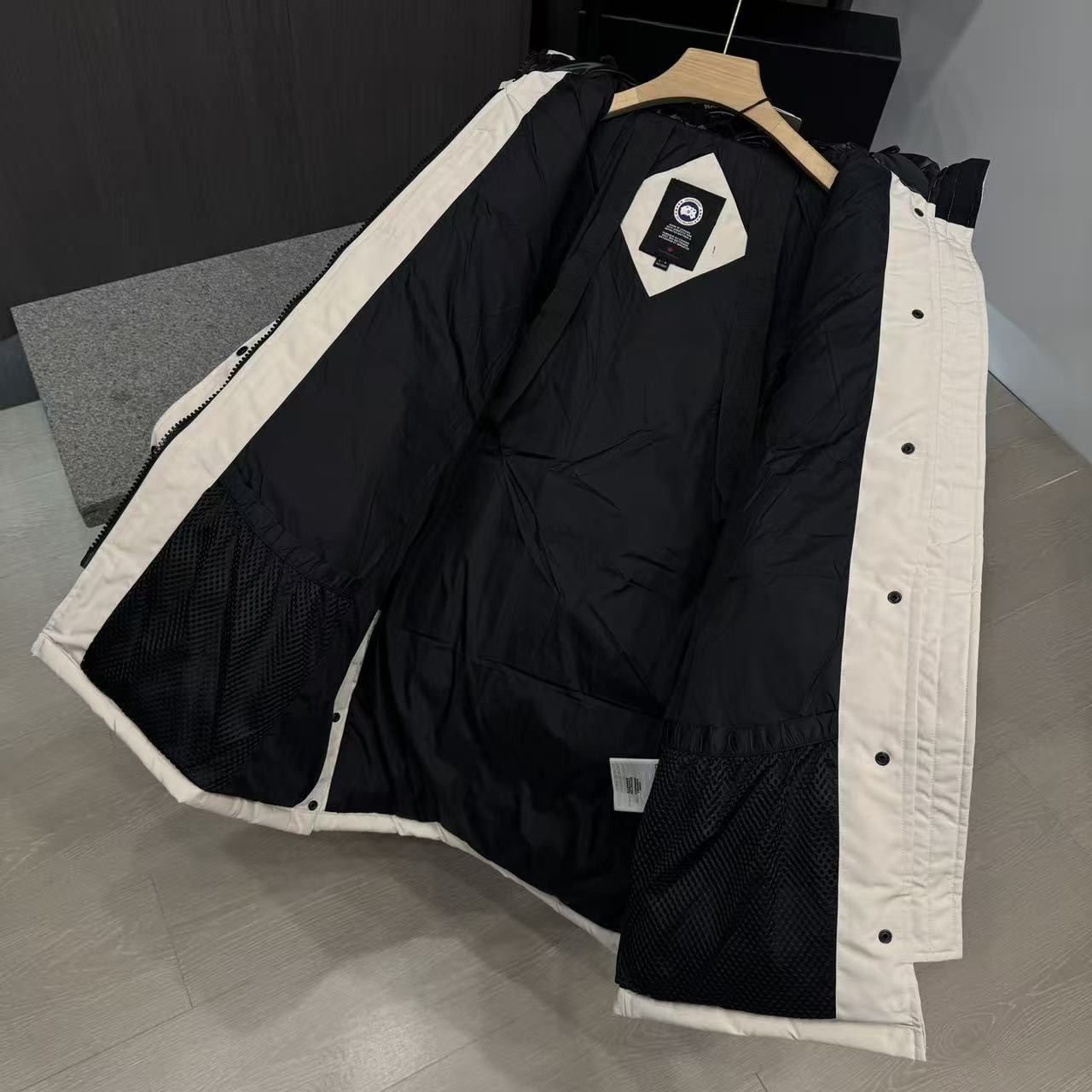 <p>Canada Goose Shelburn*派克大衣羽绒服(卡其)</p>