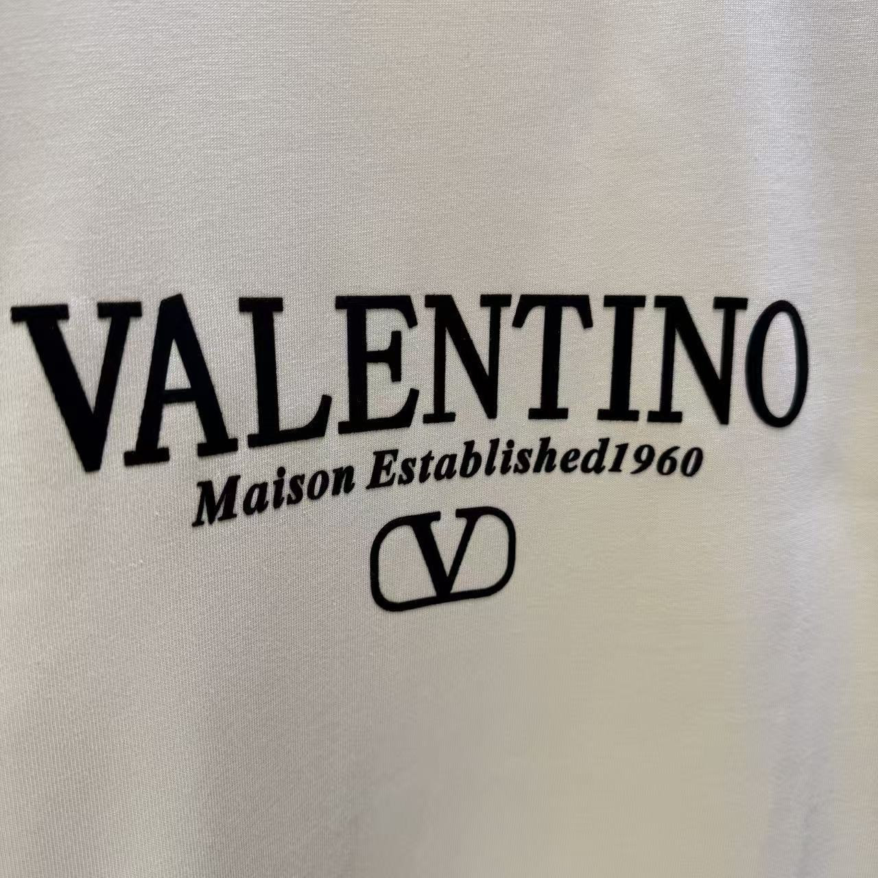 <p>VALENTION 短袖T恤 (植绒)(黃)</p>