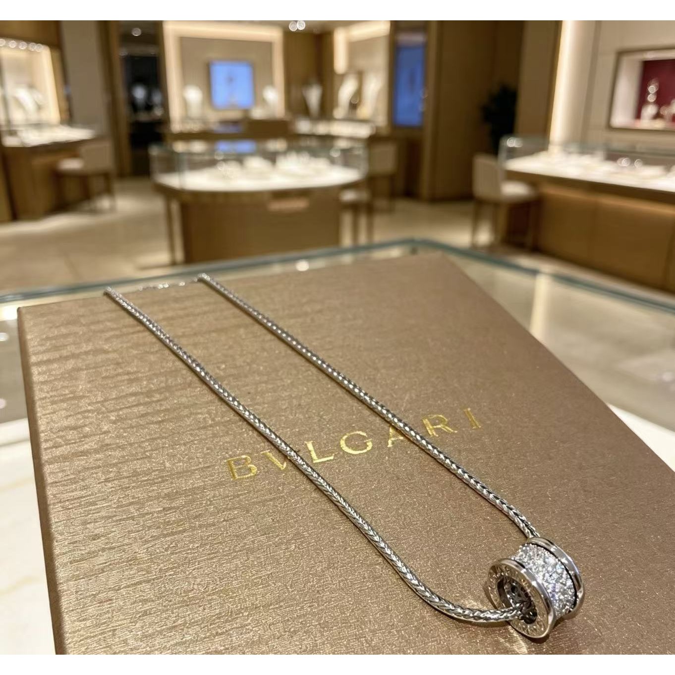 <p>BVLGARI&nbsp;项链</p>