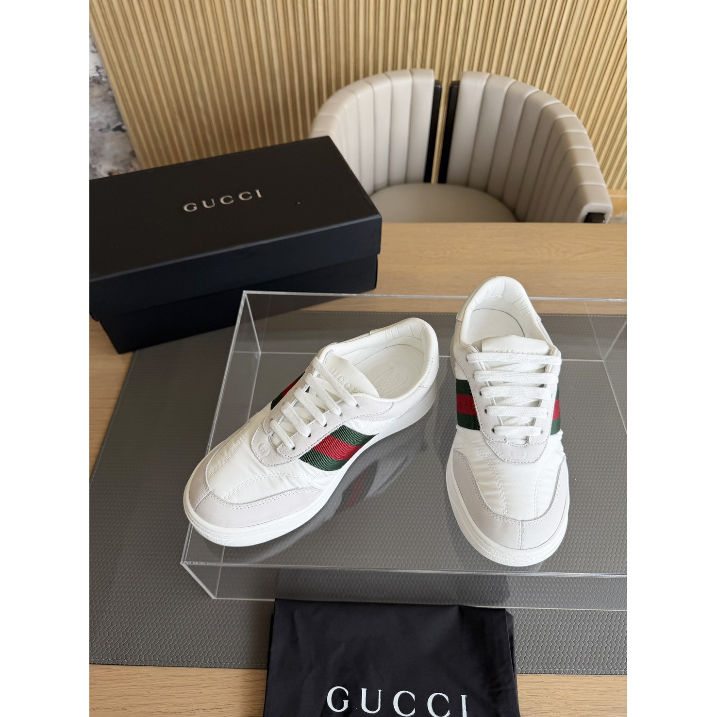 <p>GUCCI 休閒鞋(白)</p>