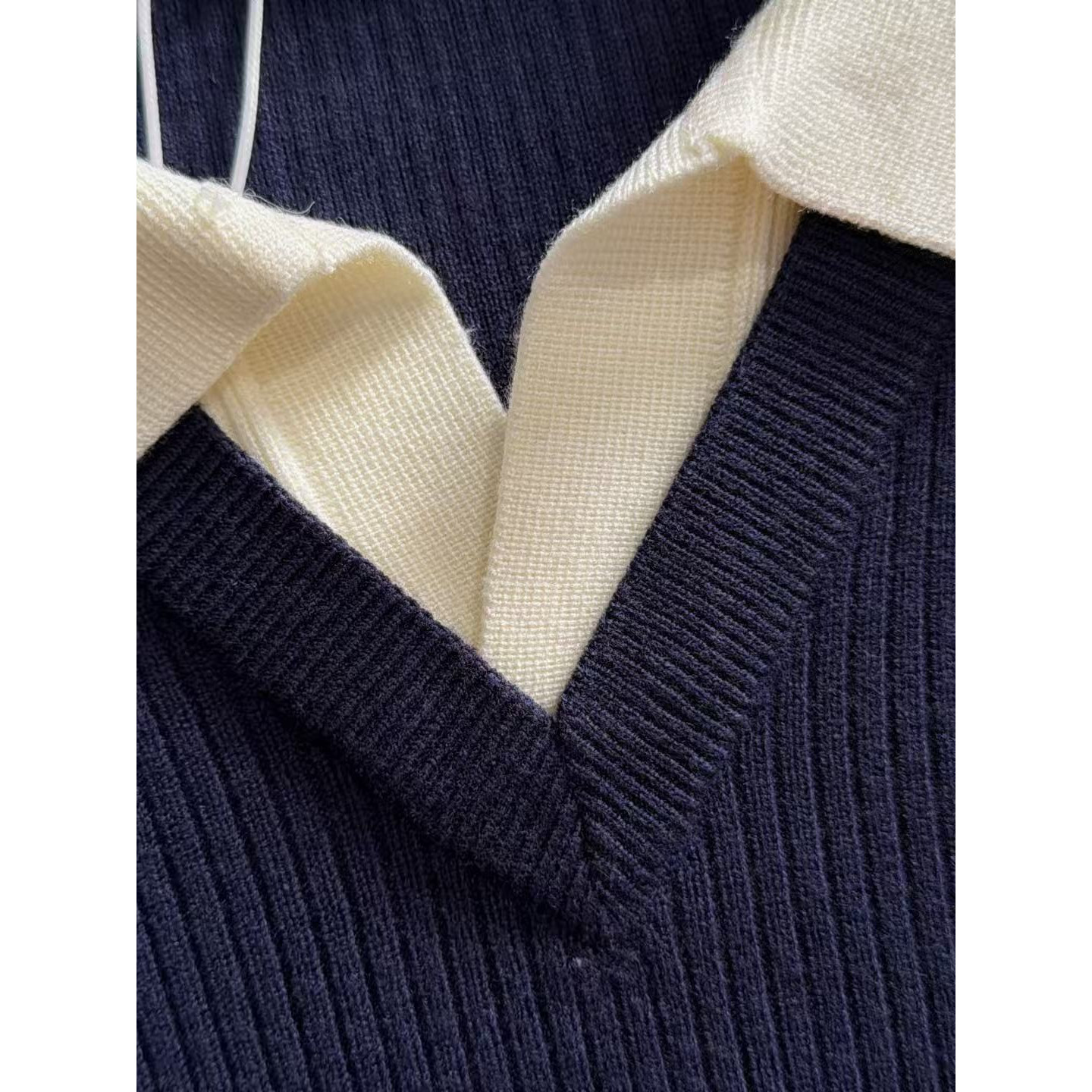 <p>GUCCI 秋冬官网最新毛衣(藏青)</p>