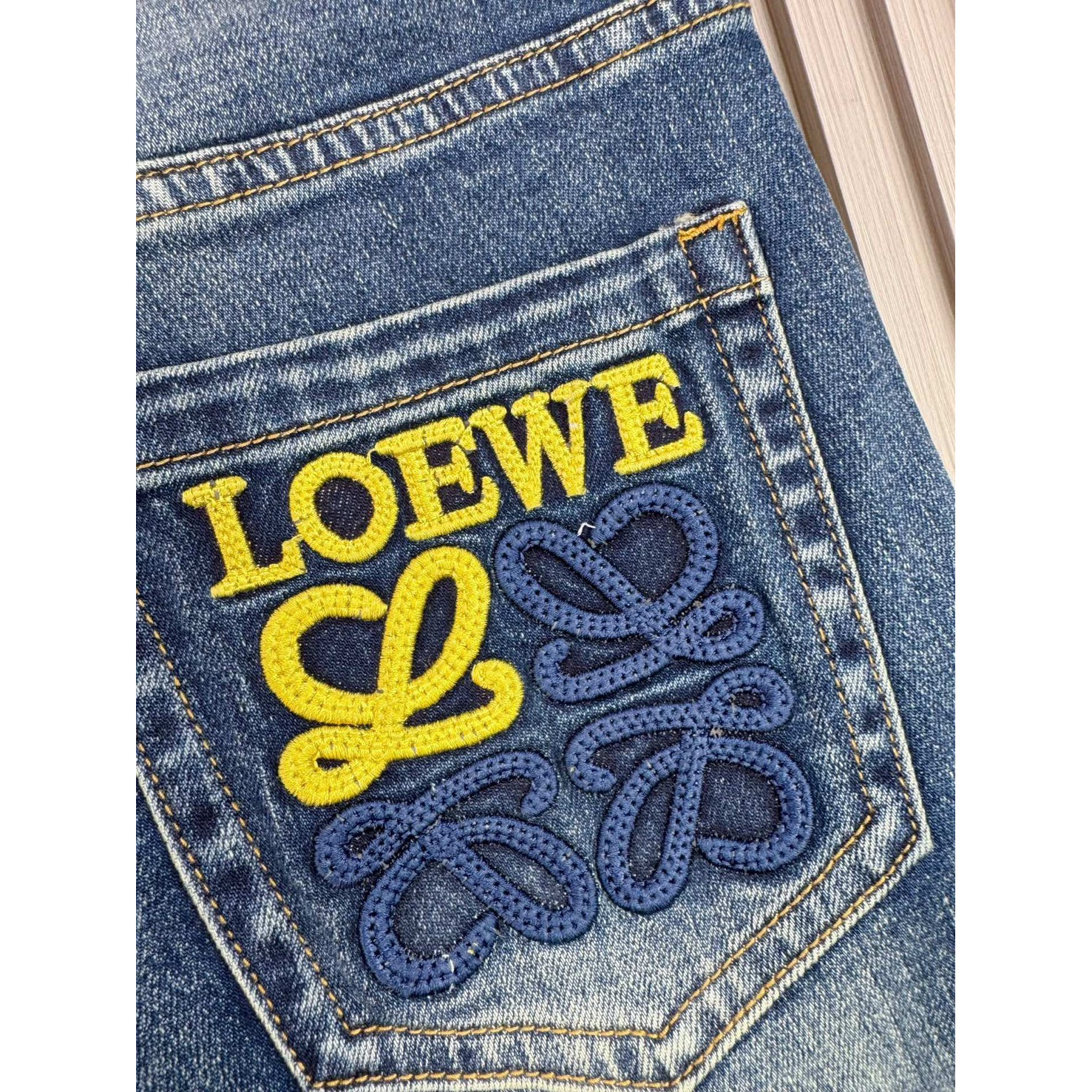 <p>LOEWE 時尚牛仔褲</p>