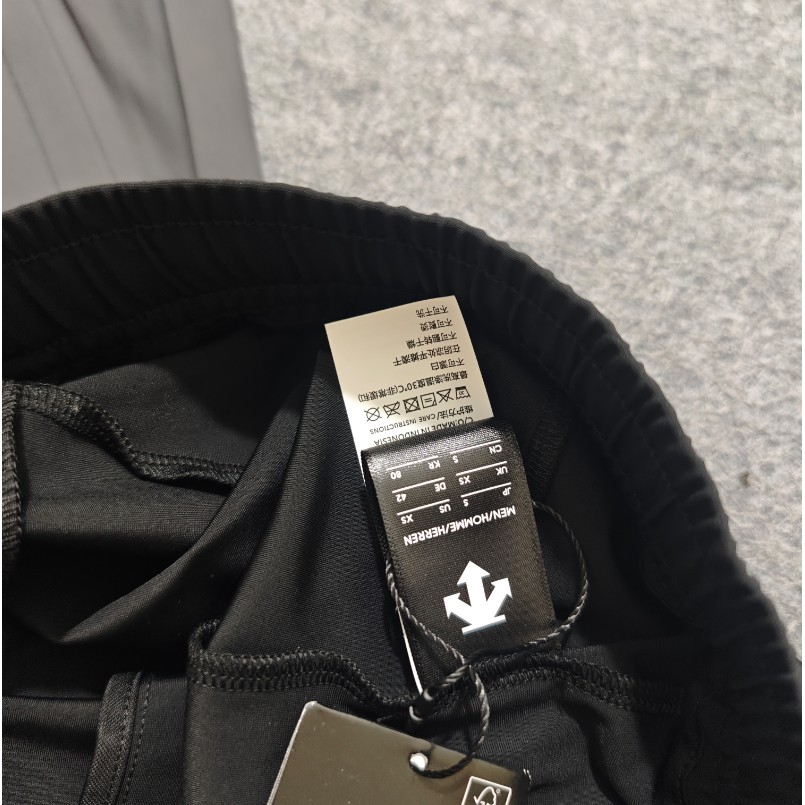 <p>DESCENTE 速乾運動長褲</p>