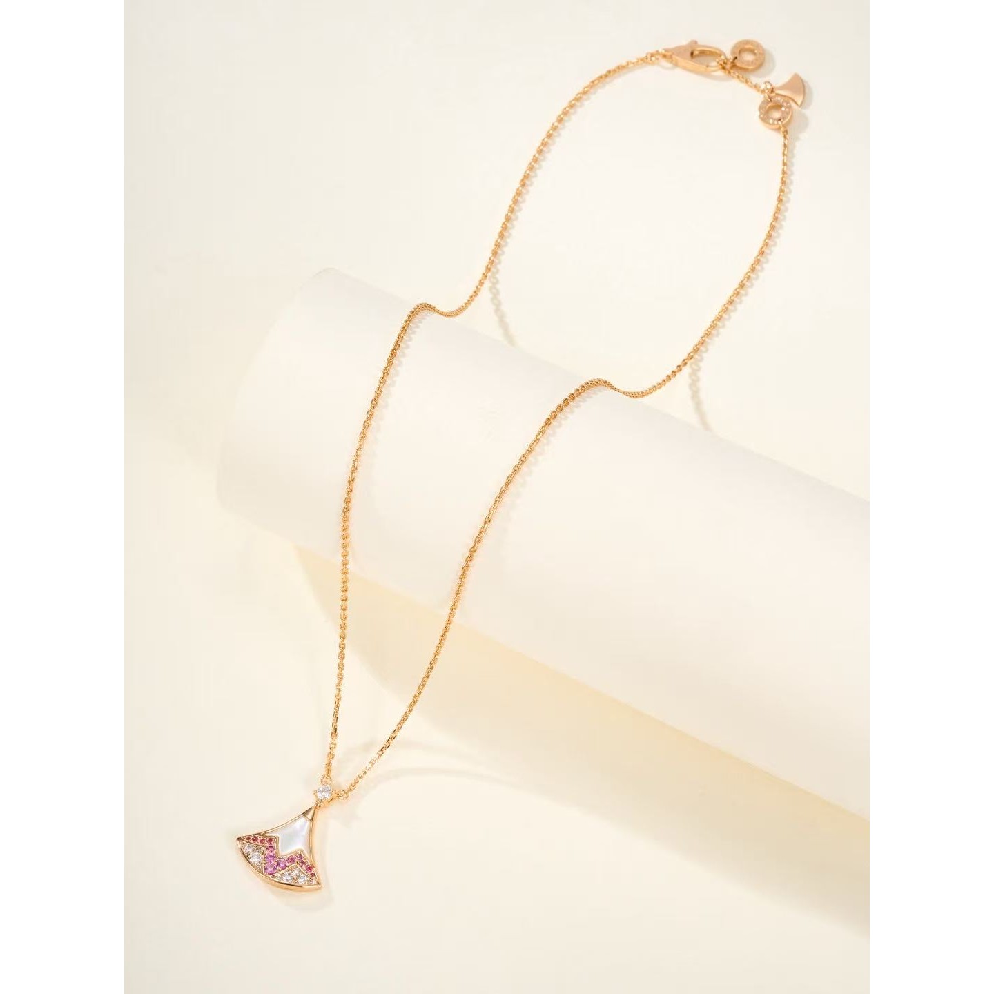 <p>CARTIER&nbsp;七夕项链</p>