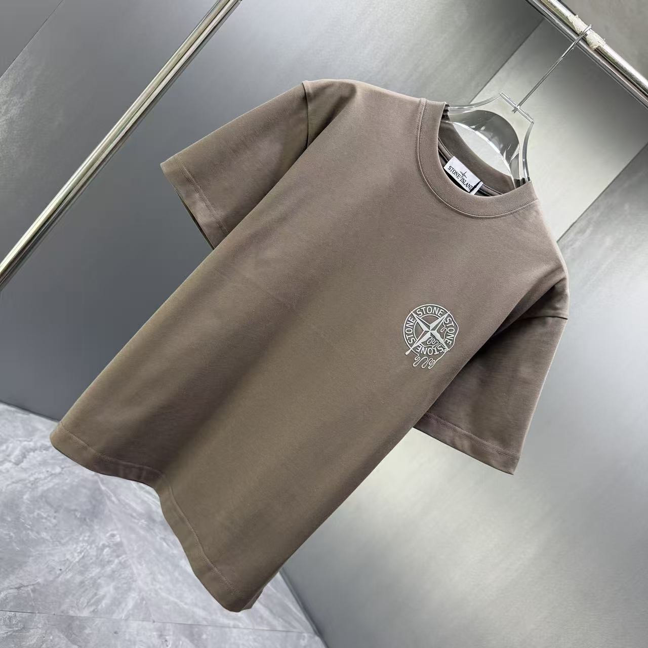 <p>Stone Island 短袖T恤(棕)</p>
