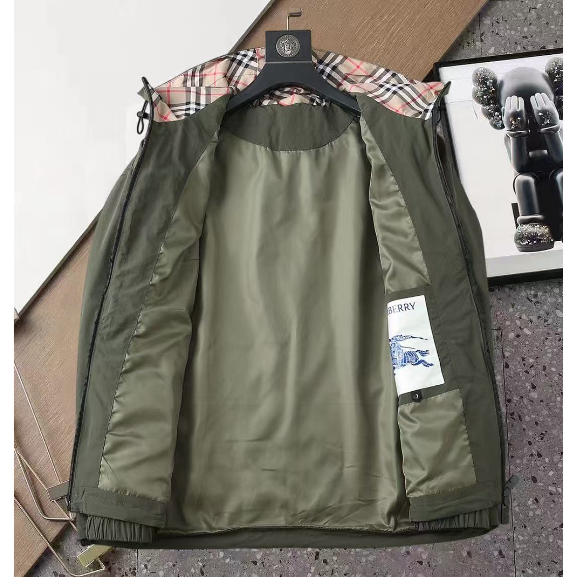 <p>BURBERRY&nbsp;男士夹克外套(綠)</p>