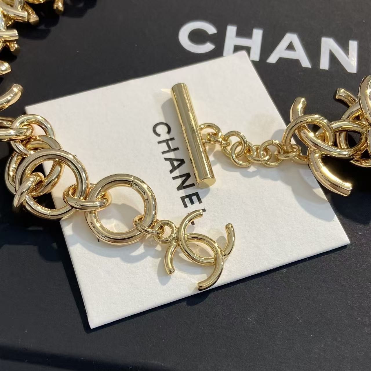 <p>CHANEL 金色多c重叠项链</p>